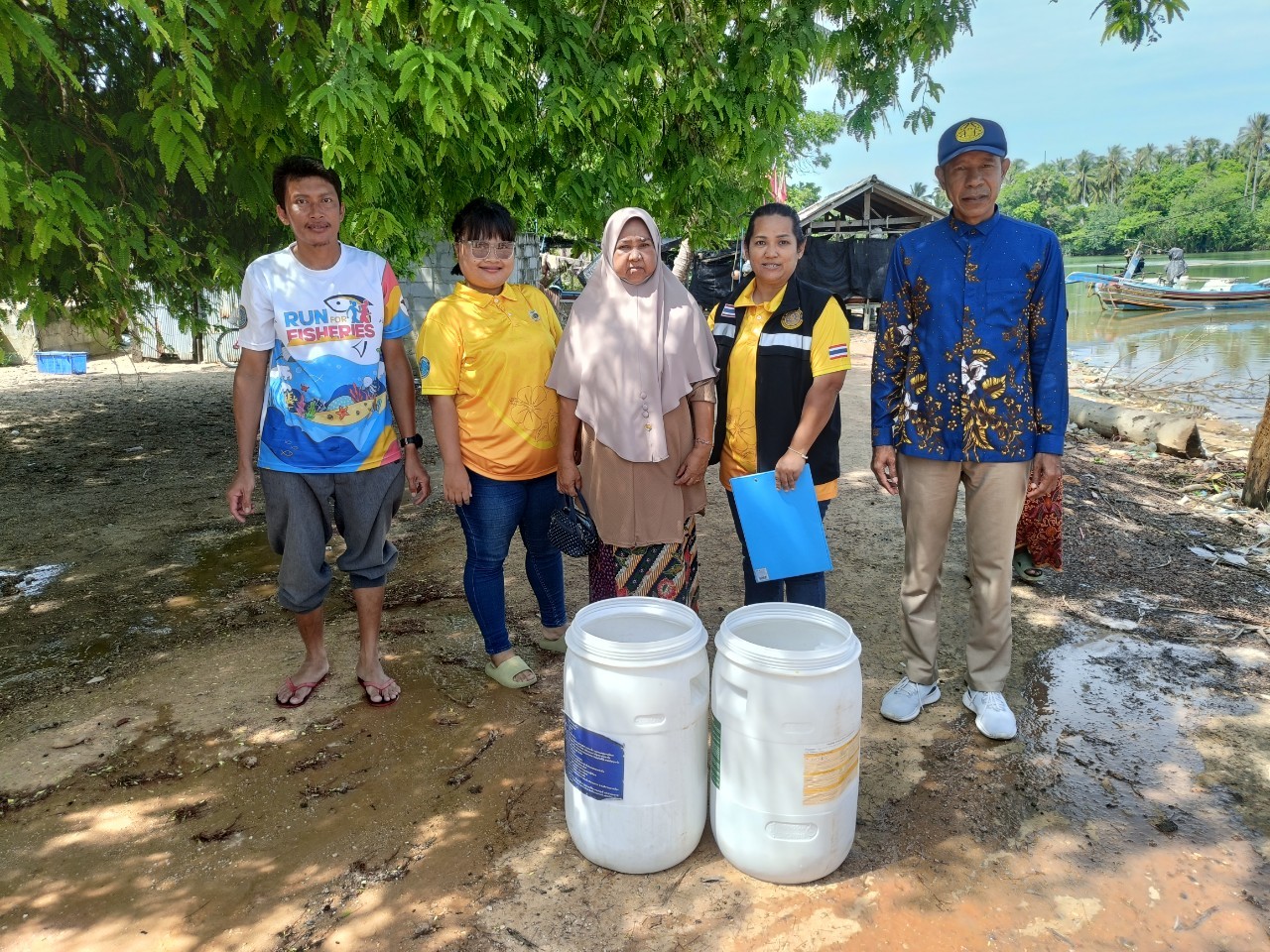 ส่งมอบลูกพันธ์ุปลากะพงขาว จำนวน 2,400 ตัวให้แก่เกษตรกร กิจกรรมสนับสนุนโครงการพัฒนาอันเนื่องมาจากพระราชดำริ(โครงการปลาร้องไห้)..คลิก