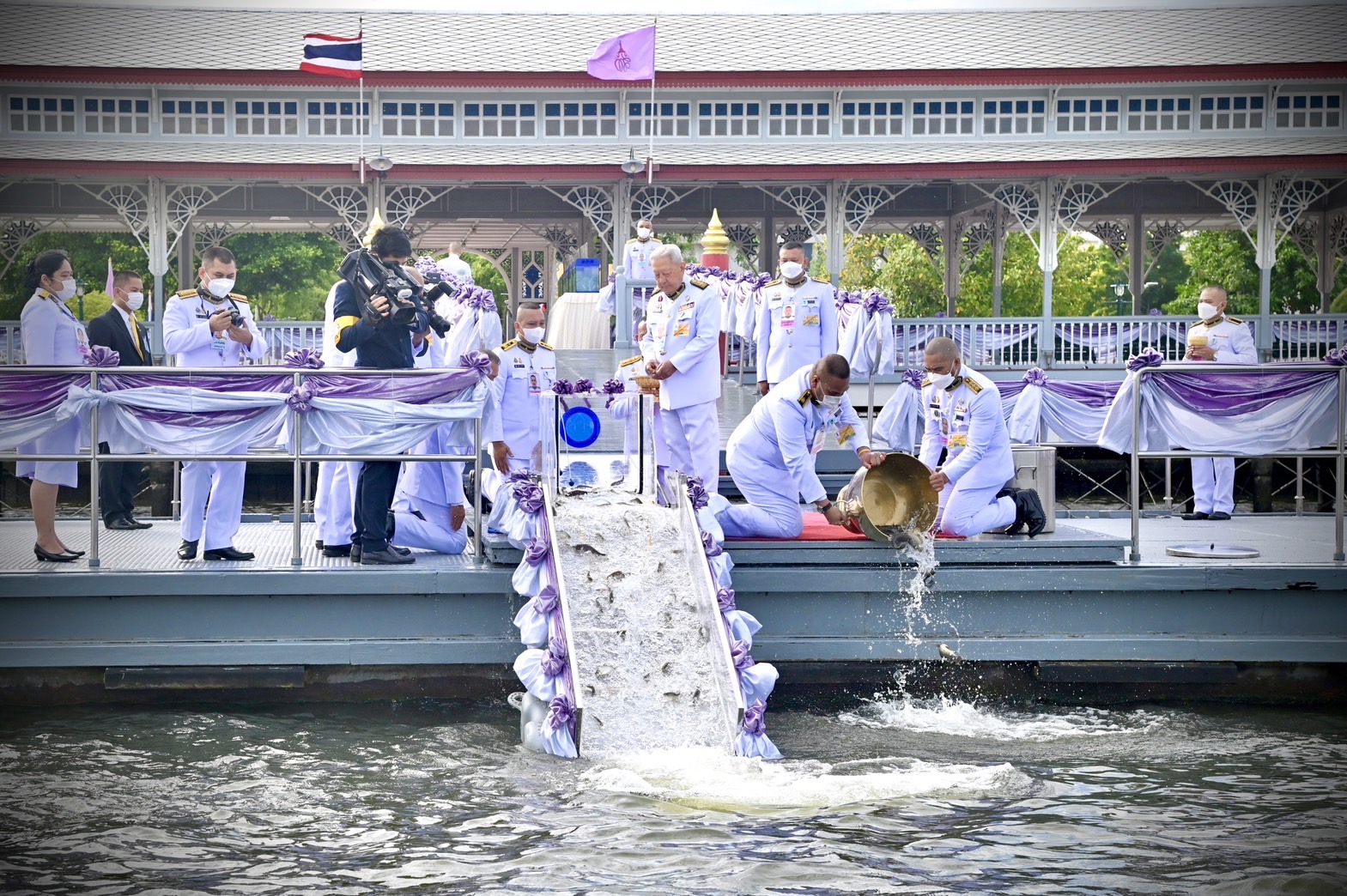 พิธีปล่อยพันธุ์สัตว์น้ำ เนื่องในโอกาสวันเฉลิมพระชนมพรรษา สมเด็จพระนางเจ้าฯ พระบรมราชินี วันที่ ๓ มิถุนายน ๒๕๖๗..คลิก