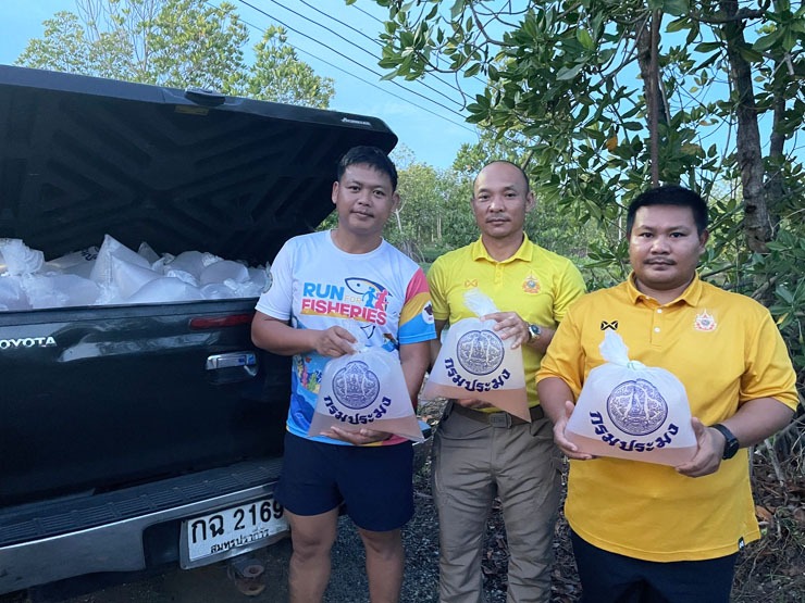 ศพช.ฉะเชิงเทรา สนับสนุนพันธุ์กุ้งแชบ๊วยเพื่อปล่อยแหล่งน้ำ ณ ชุมชนประมงท้องถิ่นบ้านสีล้ง ตำบลคลองด่าน อำเภอบางบ่อ จังหวัดสมุทรปราการ..คลิก