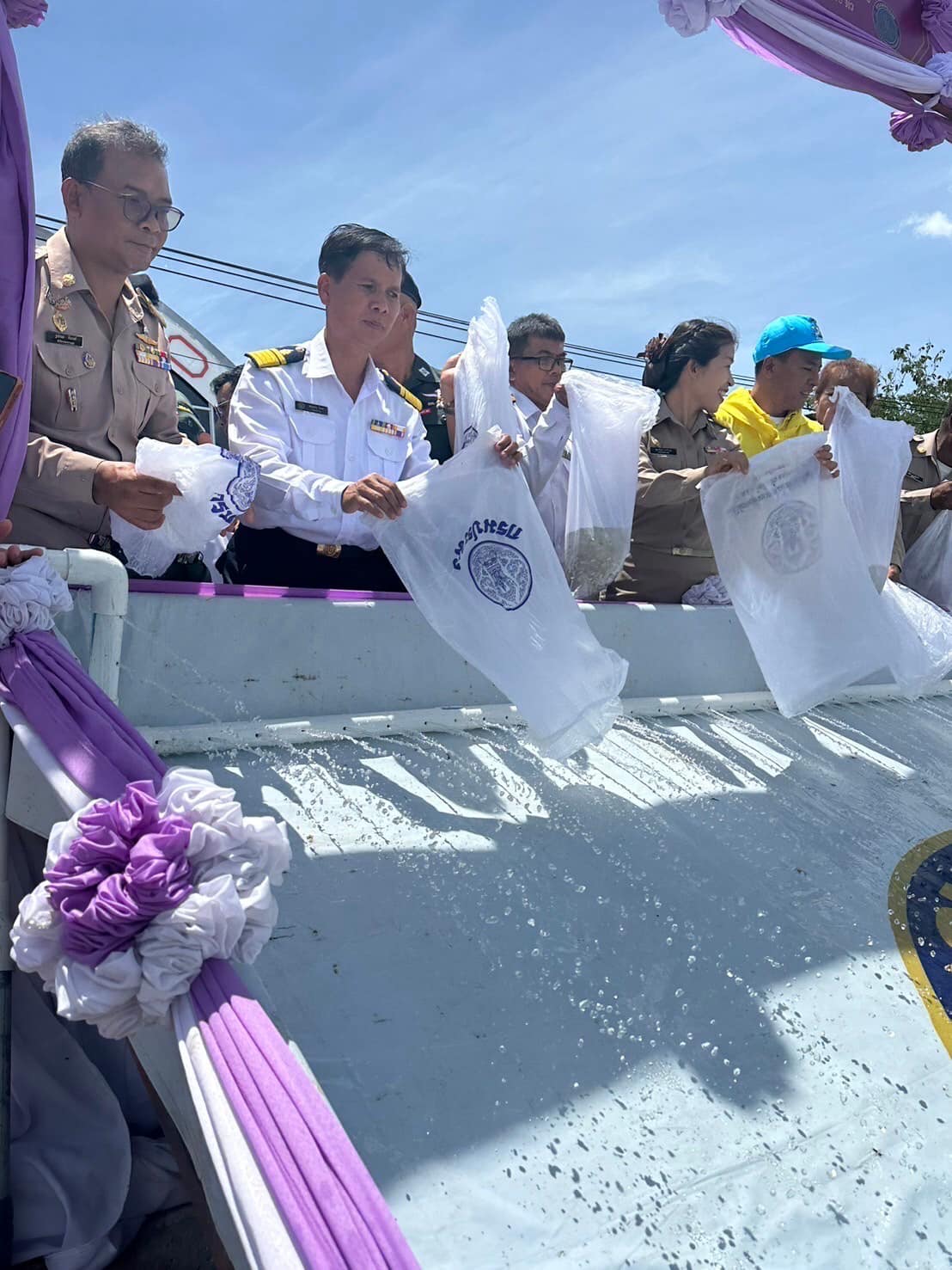 จัดพิธีปล่อยพันธุ์สัตว์น้ำ เนื่องในวันเฉลิมพระชนมพรรษา 46 พรรษา สมเด็จพระนางเจ้าสุทิดา พัชรสุธาพิมลลักษณ พระบรมราชินี..คลิก
