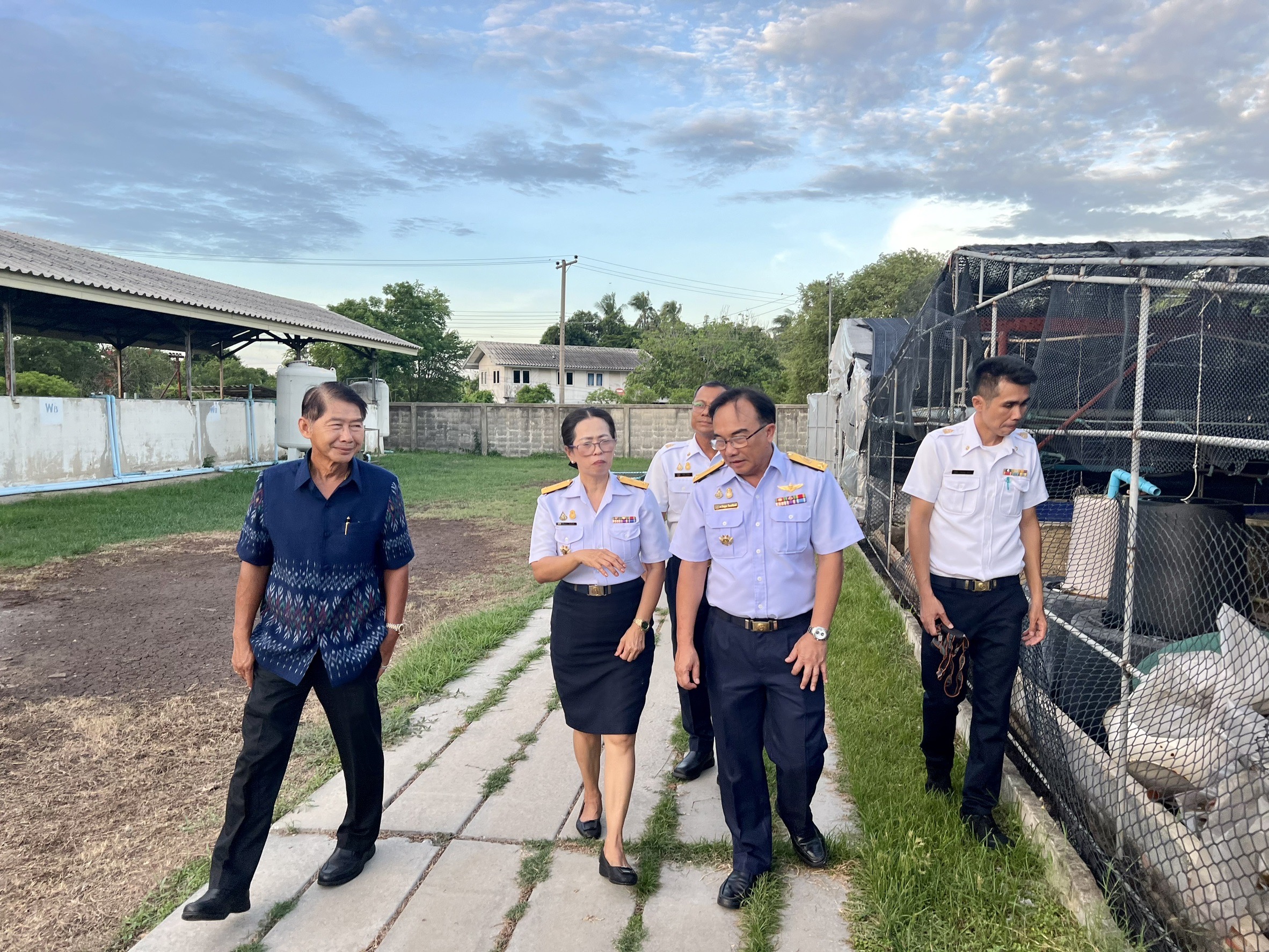 เข้าตรวจเยี่ยมการปฏิบัติงานของศูนย์วิจัยและพัฒนาการเพาะเลี้ยงสัตว์น้ำจืดพระนครศรีอยุธยา โดยได้ประชุมติดตามความก้าวหน้าโครงการวิจัยปลาบึกและโครงการวิจัยร่วมว่าด้วยการพัฒนาเทคโนโลยีการเพาะเลี้ยงปลาเศรษฐกิจไทย - เมียนมา (ปลาชะโอนยักษ์)..คลิก