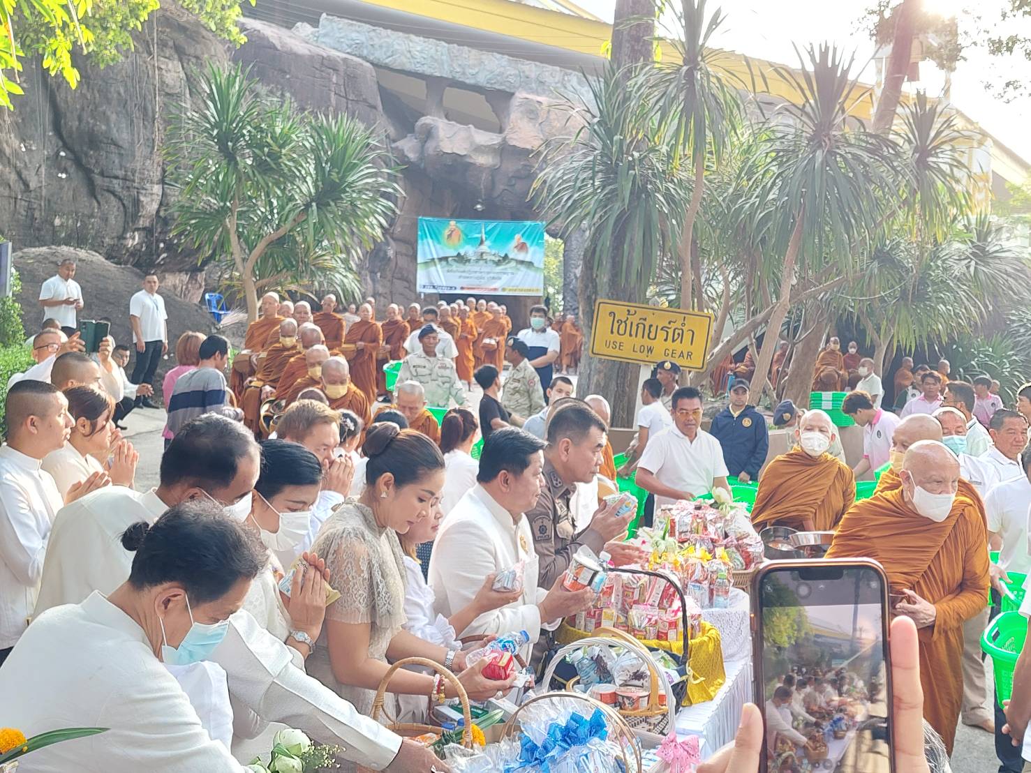 ประมงจังหวัดหนองบัวลำภูร่วมพิธีทําบุญตักบาตร ประเพณีสักการะหลวงปู่ขาว อนาลโย วัดถ้ำกลองเพลงานวันกตัญญุตาบูชาคุณพระบุรพาจารย์วัดถ้ำกลองเพล และงานส่งเสริมพระพุทธศาสนา เนื่องในเทศกาลวันวิสาขบูชา พุทธศักราช 2567