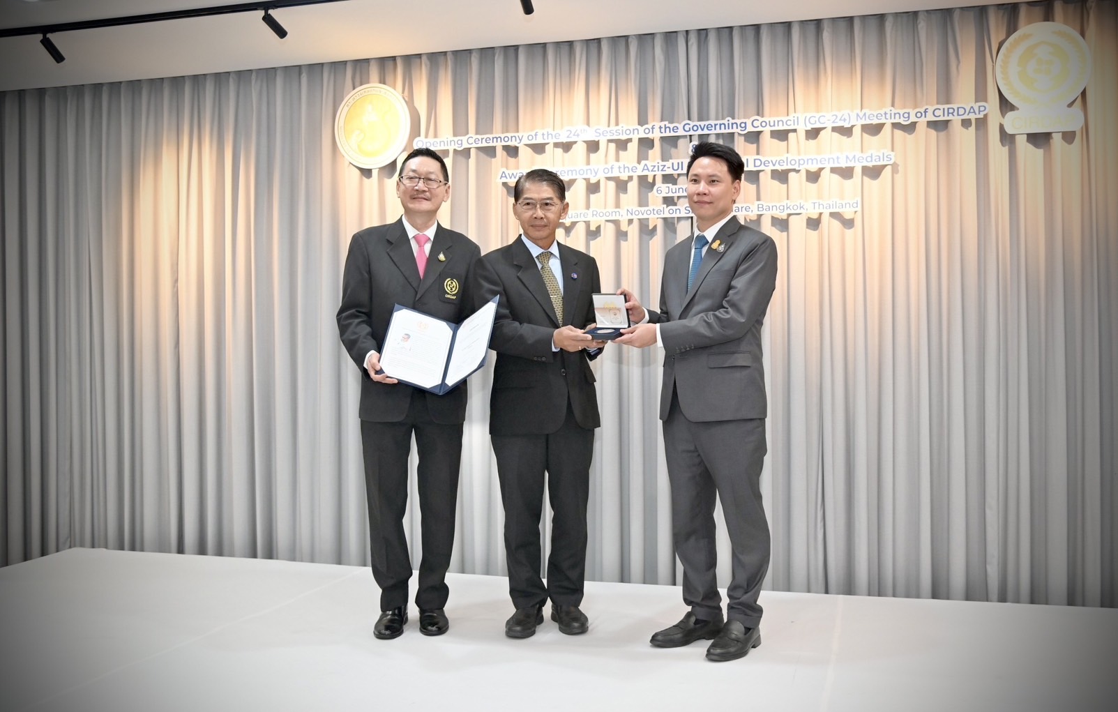 กรมประมงรับมอบเหรียญรางวัลเชิดชูเกียรติ Aziz – Ul Haq Rural Development Medal ประจำปี 2024 จาก CIRDAP..คลิก