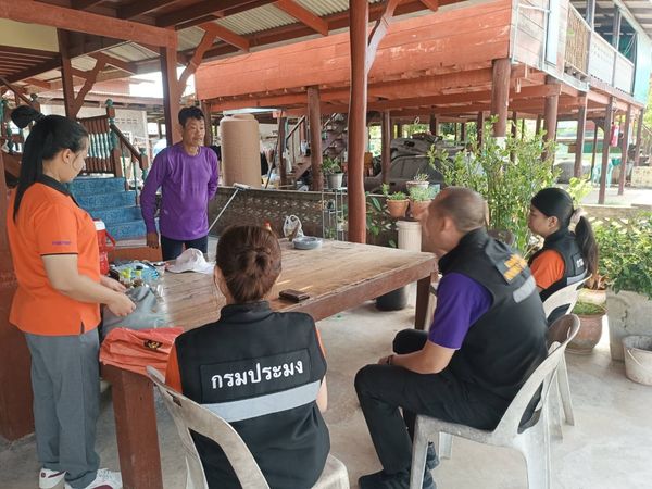 สำนักงานประมงพื้นที่กรุงเทพมหานคร ลงพื้นที่สอบถามความคิดเห็นของเกษตรกร เพื่อแก้ไขปัญหาการแพร่ระบาดของปลาหมอสีคางดำ
