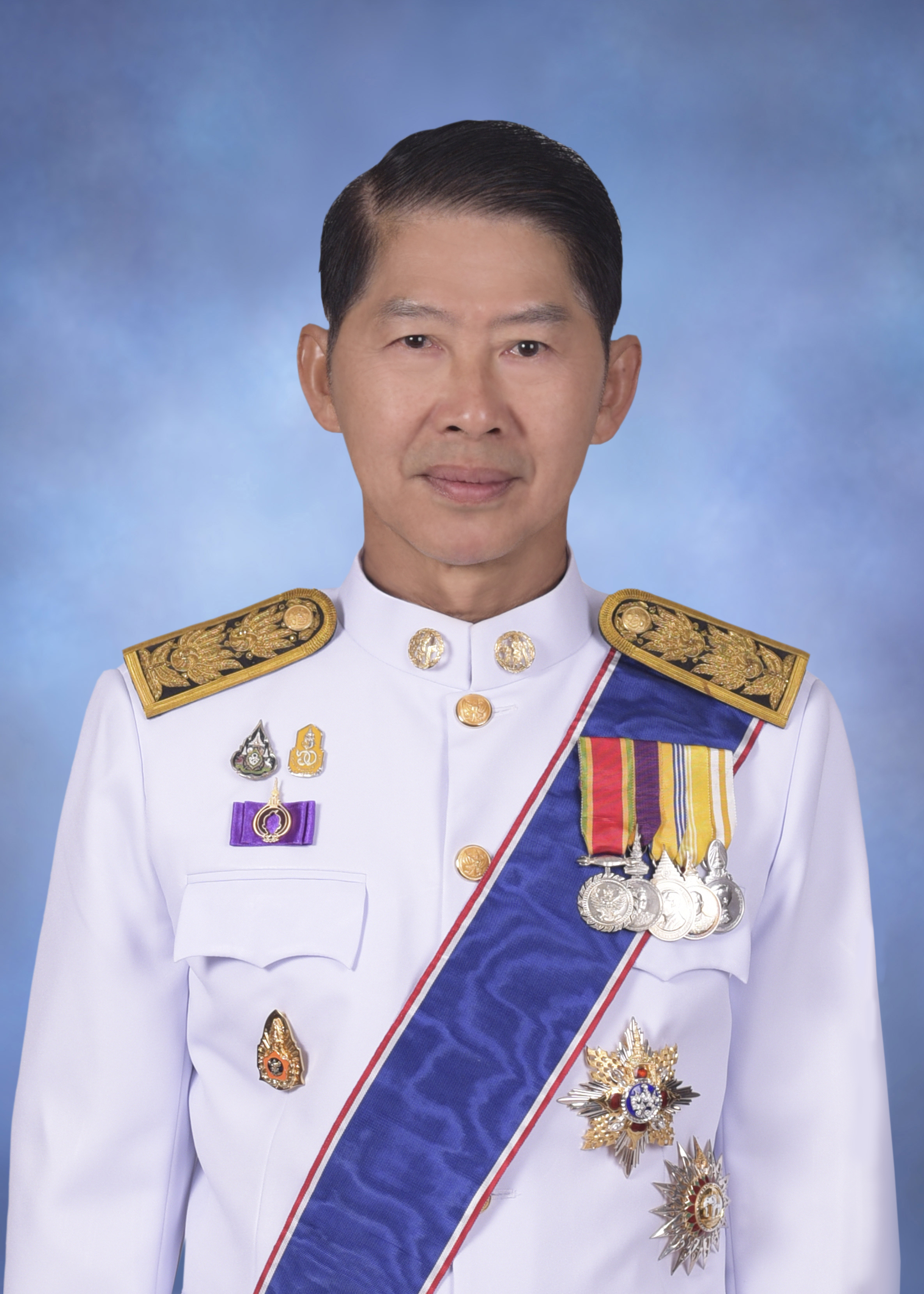 ภาพผู้บริหารชุดปกติขาว