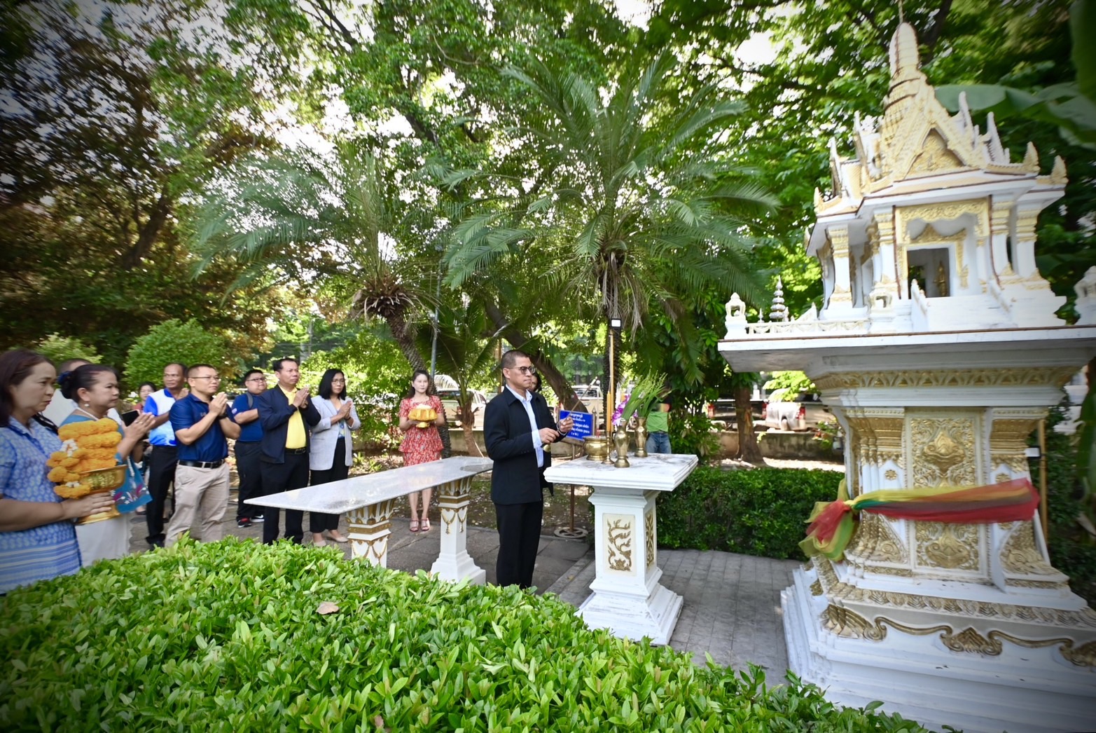 รองอธิบดีกรมประมง สักการะสิ่งศักดิ์สิทธิ์ประจำกรมประมง เนื่องในโอกาสเข้ารับตำแหน่งใหม่..คลิก