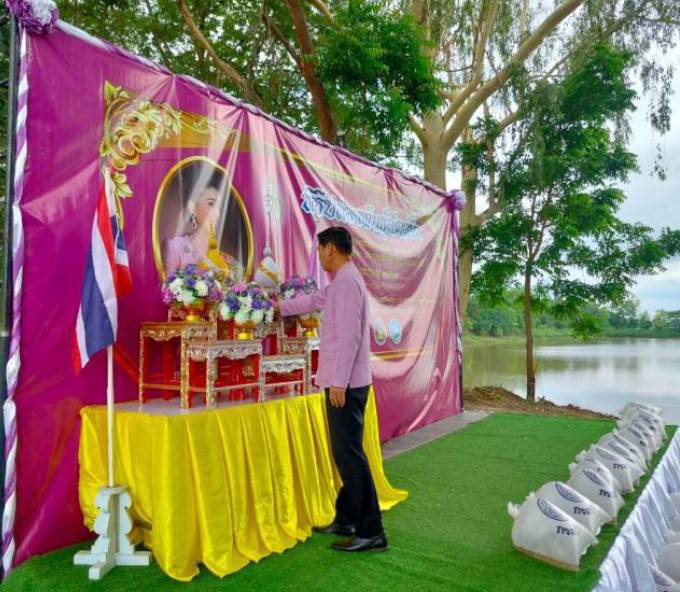 พิธีปล่อยพันธุ์สัตว์น้ำ เนื่องในวันเฉลิมพระชนมพรรษา 46 พรรษา สมเด็จพระนางเจ้าสุทิดา พัชรสุธาพิมลลักษณ พระบรมราชินี 3