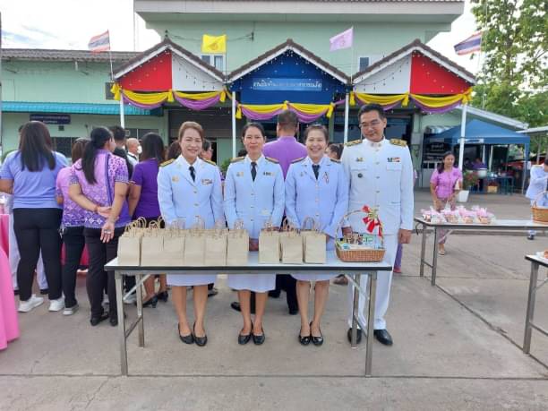 ร่วมพิธีทำบุญตักบาตรถวายพระราชกุศลสมเด็จพระนางเจ้าฯ พระบรมราชินี เนื่องในโอกาสวันเฉลิมพระชนมพรรษา 3 มิถุนายน 2567..คลิก