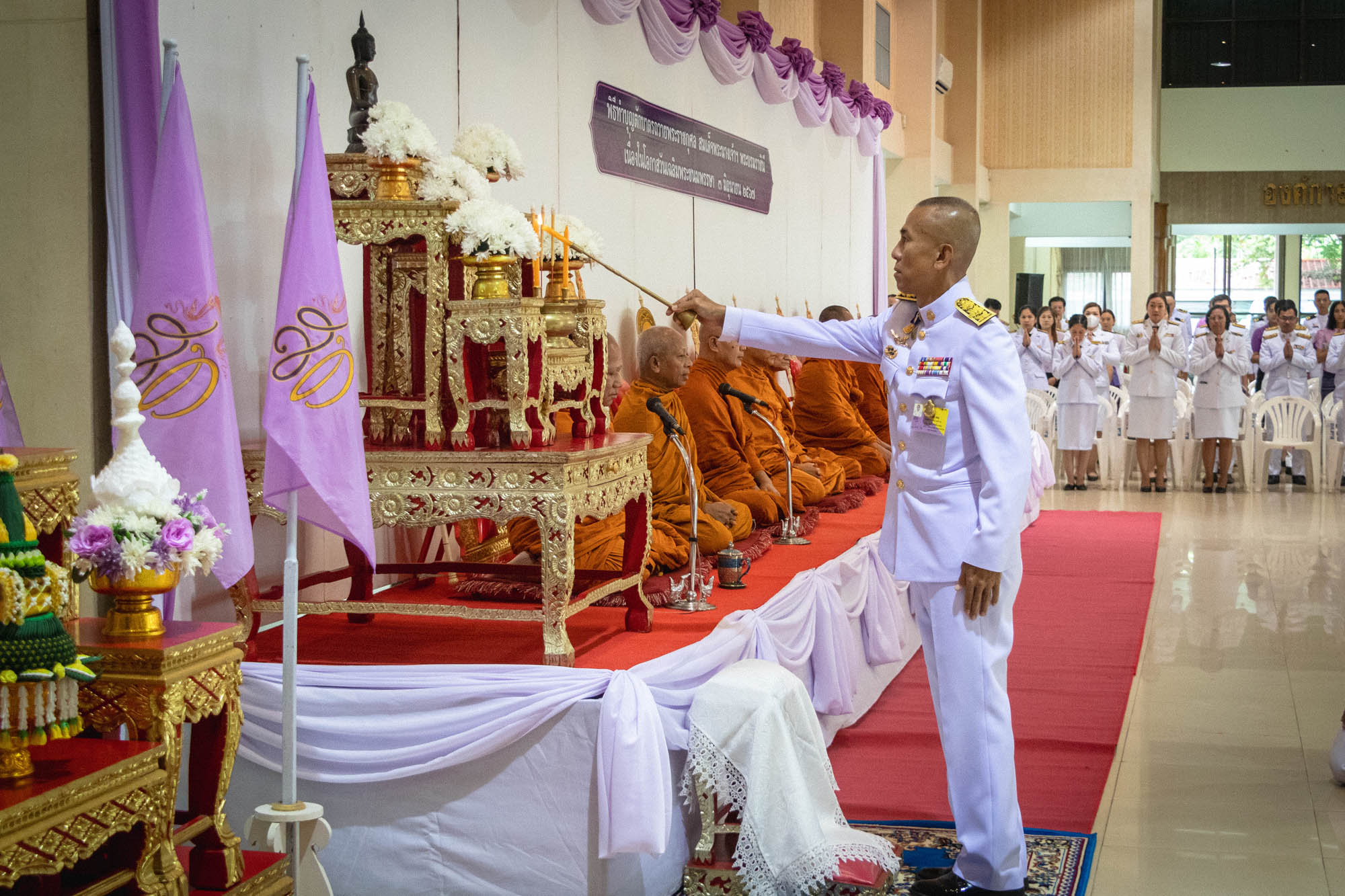 พิธีทำบุญตักบาตร ข้าวสารอาหารแห้ง เนื่องในโอกาสวันเฉลิมพระชนมพรรษาสมเด็จพระนางเจ้าฯ พระบรมราชินี..คลิก