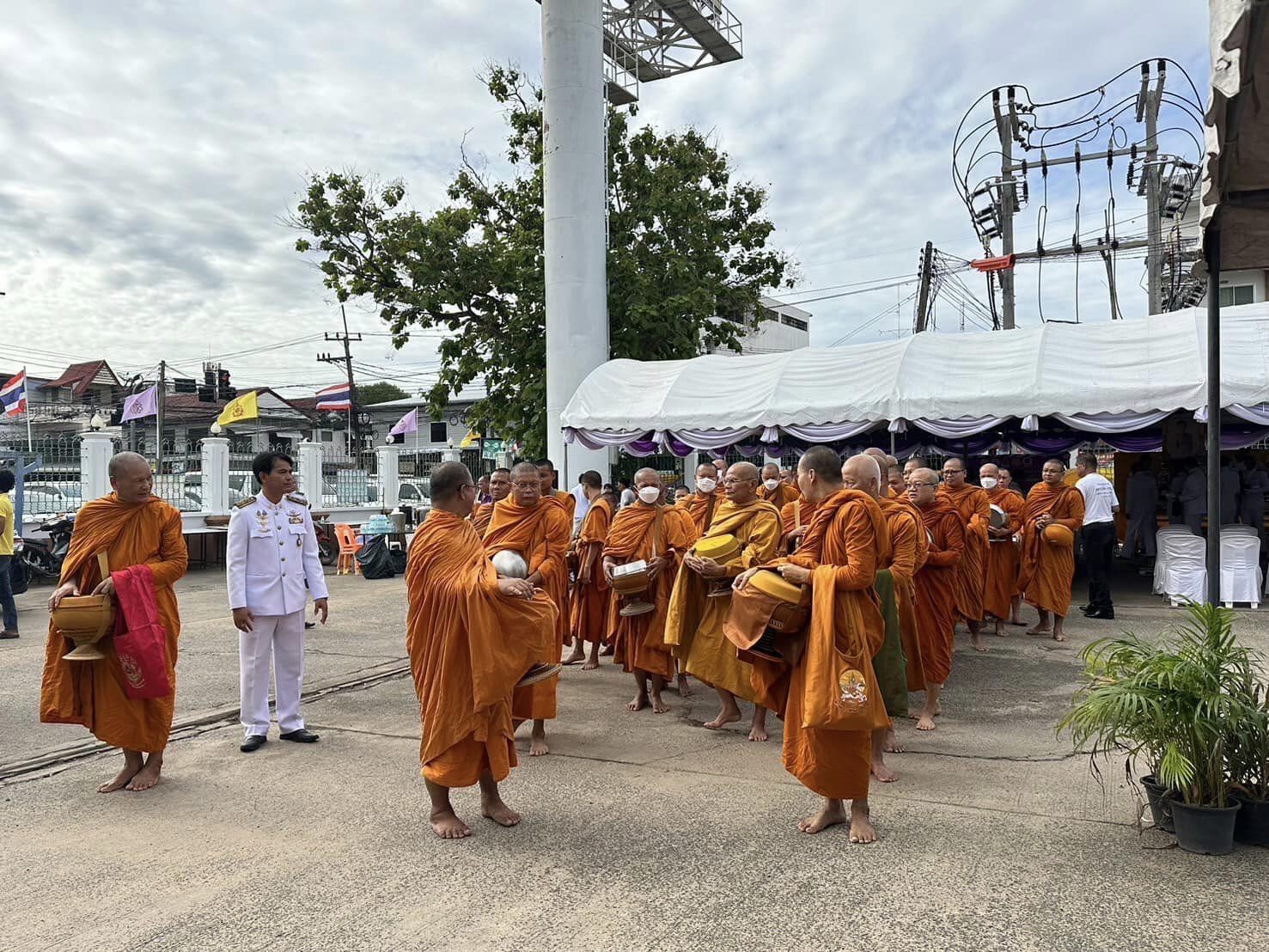 ร่วมพิธีถวายเครื่องราชสักการะ จุดเทียนถวายพระพรชัยมงคล เนื่องในโอกาสวันเฉลิมพระชนมพรรษา..คลิก