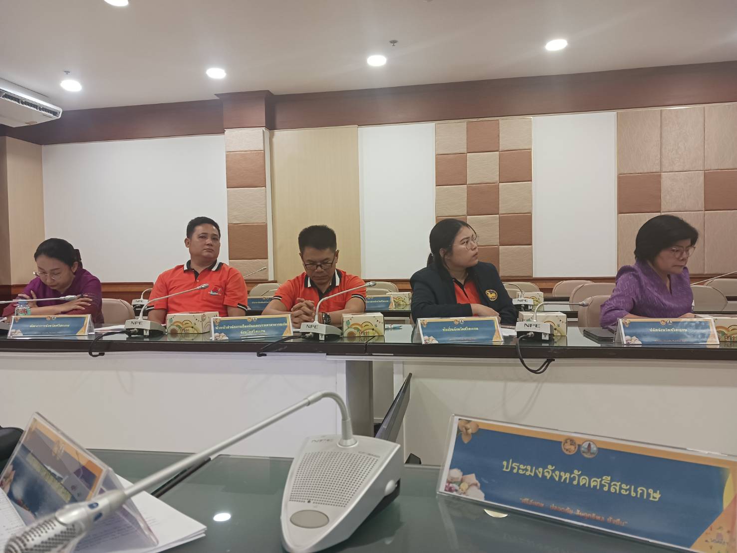 เข้าร่วมประชุมชี้แจงผู้ว่าราชการจังหวัด 22 จังหวัด เรื่อง แนวทางการดำเนินการ คณะอนุกรรมการประสานงานโครงการพัฒนาของสถาบันส่งเสริมและพัฒนากิจกรรมปิดทองหลังพระ สืบสานแนวพระราชดำริ..คลิก