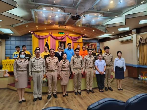 เข้าร่วมพิธีมอบสิ่งของในการดำรงชีพเบื้องต้น เพื่อช่วยเหลือผู้ประสบอัคคีภัย ของมูลนิธิราชประชานุเคราะห์ ในพระบรมราชูปถัมภ์..คลิก