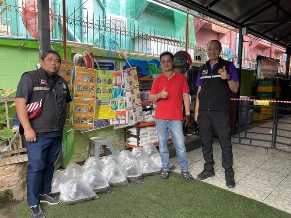 สำนักงานประมงพื้นที่กรุงเทพมหานคร ลงพื้นที่ให้บริการตรวจวิเคราะห์น้ำเบื้องต้นแก่เกษตรกร หลังจากได้รับแจ้งเหตุปลาตายจำนวนมาก
