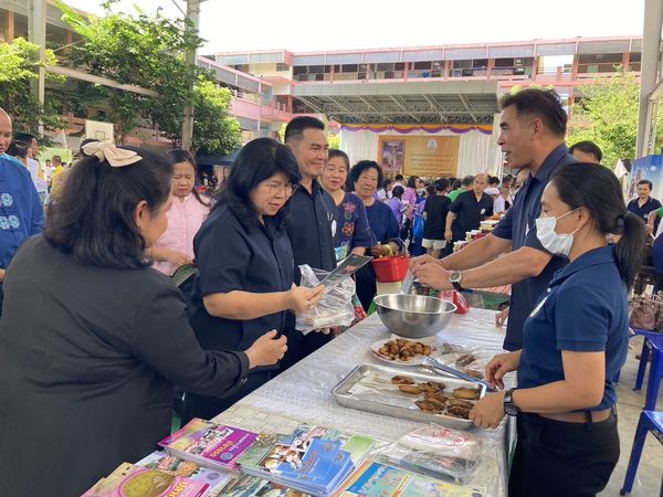 สำนักงานประมงพื้นที่กรุงเทพมหานคร ร่วมจัดงานคลินิกเกษตรเคลื่อนที่ในพระราชานุเคราะห์ ฯ ปีงบประมาณ 2567 ไตรมาส 3