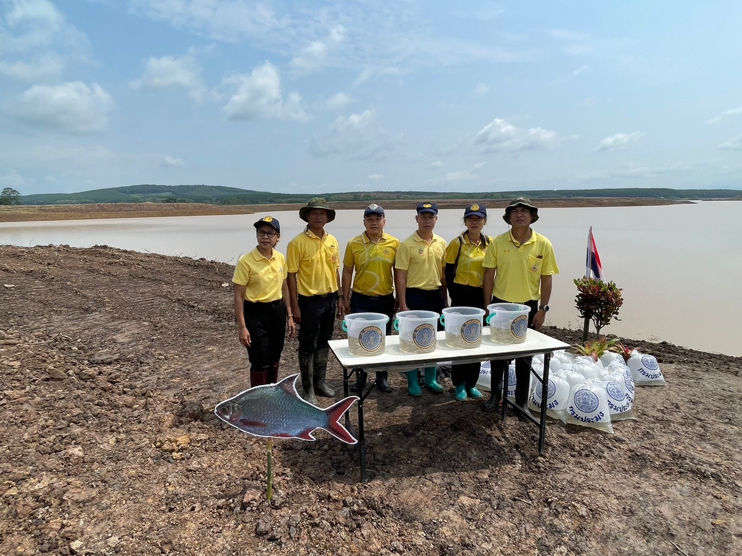 เจ้าหน้าที่ศูนย์บริหารจัดการด่านตรวจประมงเขต 1 (เชียงราย) ร่วมพิธีเปิดกิจกรรมโครงการพัฒนา 72 สายน้ำ อย่างยั่งยืน เฉลิมพระเกียรติพระบาทสมเด็จพระเจ้าอยู่หัว เนื่องในโอกาสพระราชพิธีมหามงคลเฉลิมพระชนมพรรษา 6 รอบ 28 กรกฎาคม 2567..คลิก