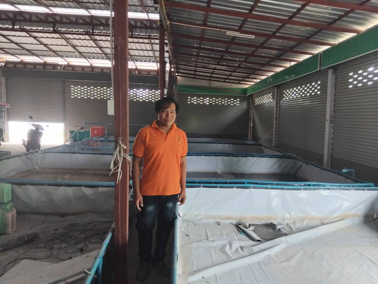ประมงอำเภอสุวรรณคูหา ออกติดตามตรวจสอบเกษตรกรผู้เลี้ยงสัตว์น้ำควบคุม