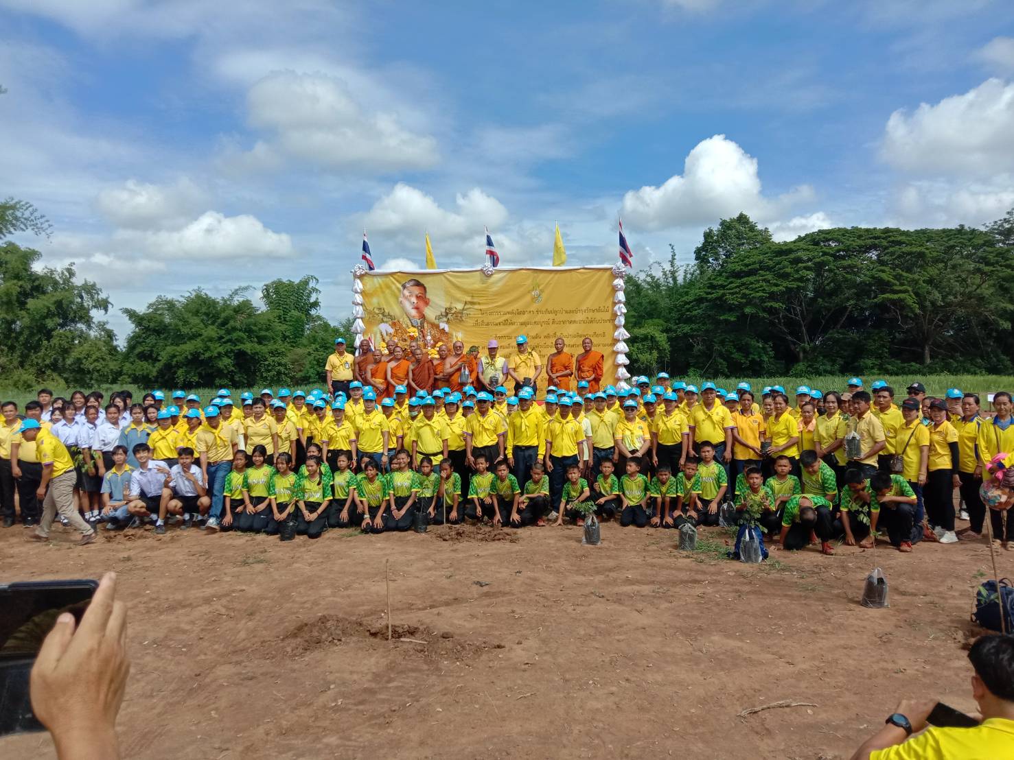 ประมงอำเภอนากลาง ร่วมโครงการปลูกต้นไม้เฉลิมพระเกียรติพระบาทสมเด็จพระเจ้าอยู่หัว เนื่องในโอกาสพระราชพิธีมหามงคลเฉลิมพระชนมพรรษา 6 รอบ 72 พรรษา 28 กรกฏาคม 2567”..คลิก