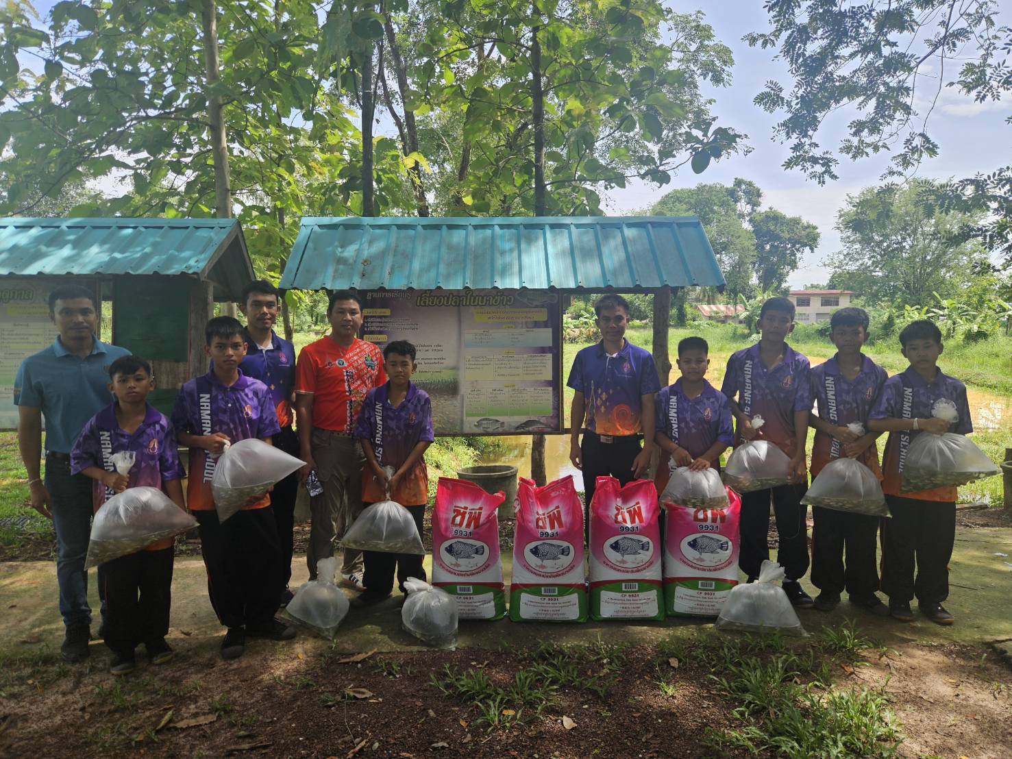 สำนักงานประมงจังหวัดอุดรธานี ดำเนินการมอบปัจจัยการผลิตในโครงการอันเนื่องมาจากพระราชดำริฯ