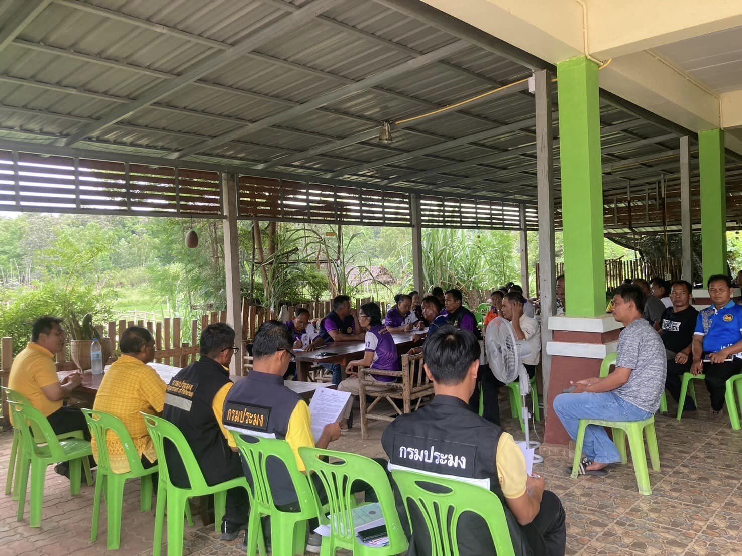 ประชุมหารือร่วมกับผู้นำชุมชนเรื่องกำหนดเครื่องมือในการจับสัตว์น้ำในช่วงฤดูปลามีไข่..คลิก