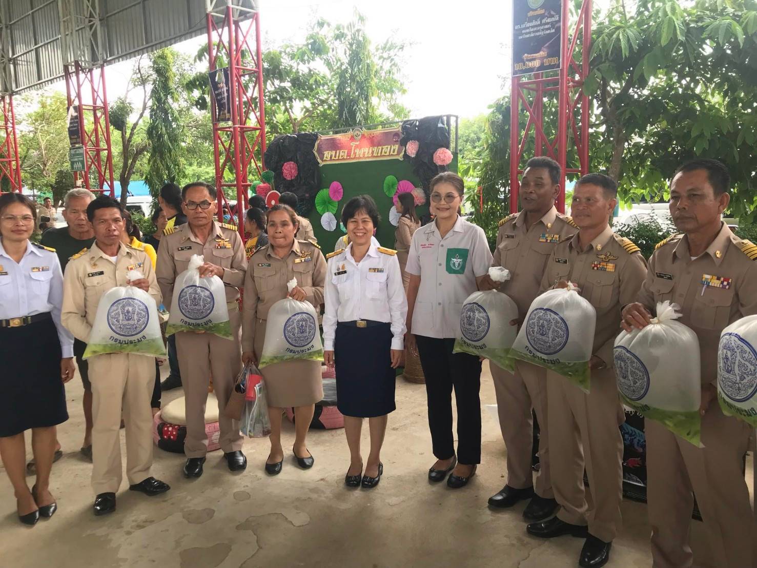 ร่วมออกหน่วยบริการโครงการบำบัดทุกข์ บำรุงสุข สร้างรอยยิ้มให้ประชาชน..คลิก