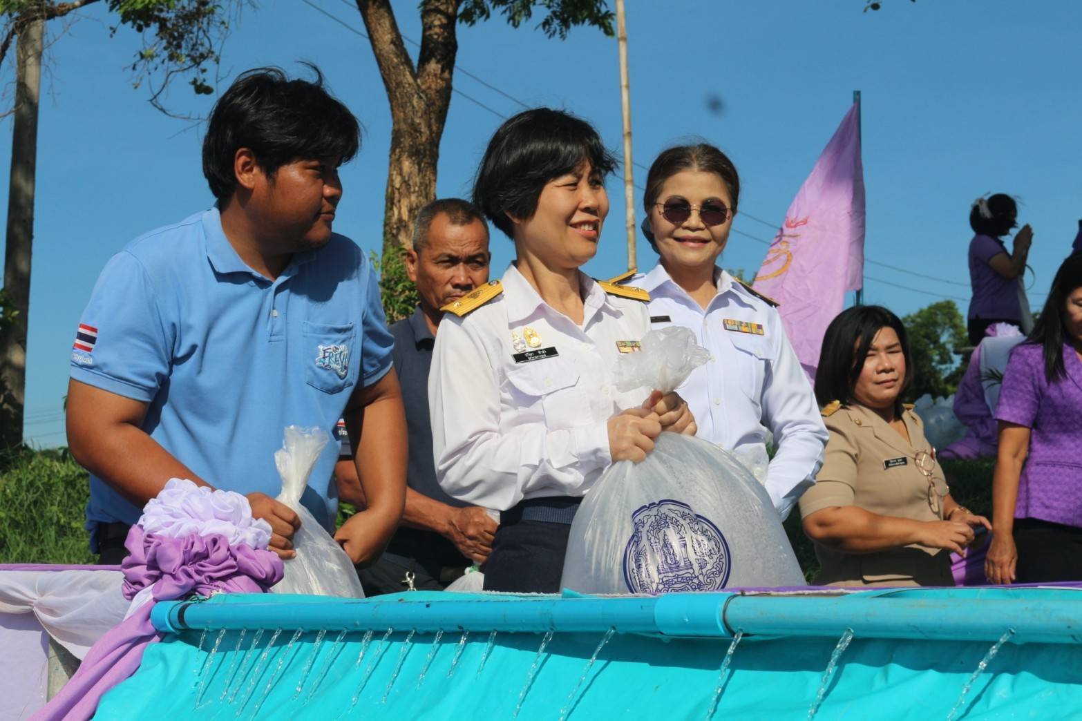 ร่วมพิธีปล่อยพันธุ์สัตว์น้ำ เนื่องในโอกาสวันเฉลิมพระชนมพรรษา สมเด็จพระนางเจ้าสุทิดา พัชรสุธาพิมลลักษณ พระบรมราชินี..คลิก