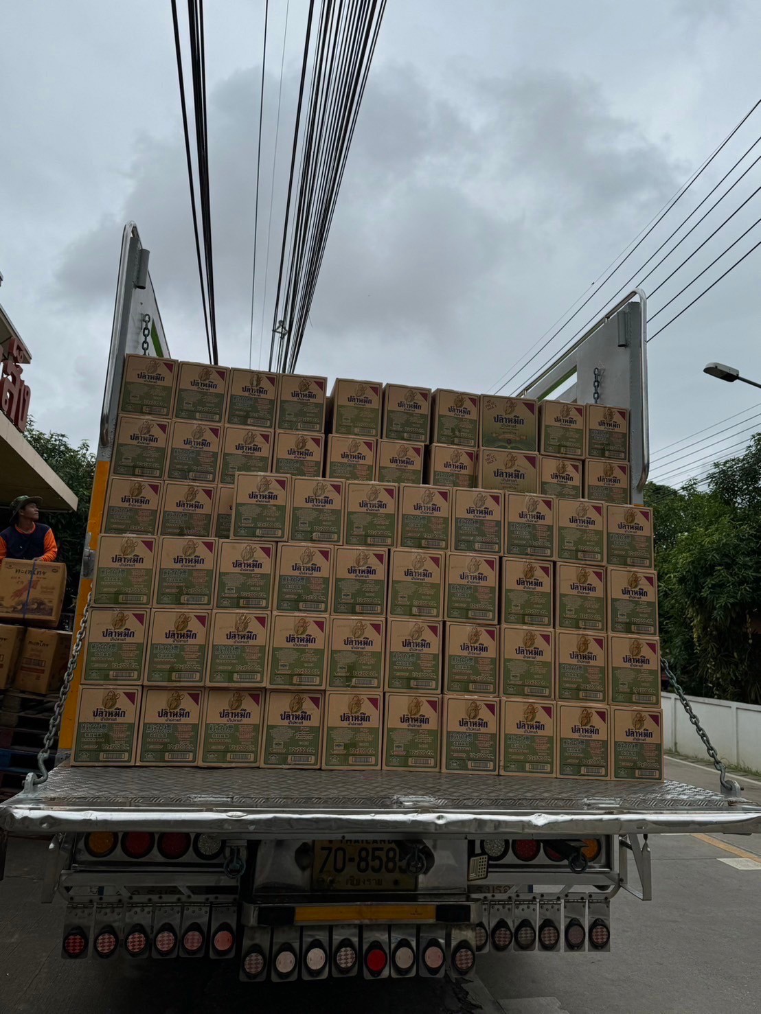 เจ้าหน้าที่ศูนย์บริหารจัดการด่านตรวจประมงเขต 1 (เชียงราย) ตรวจสอบสินค้าประมงส่งออกไปยังสาธารณรัฐประชาธิปไตยประชาชนลาว..คลิก