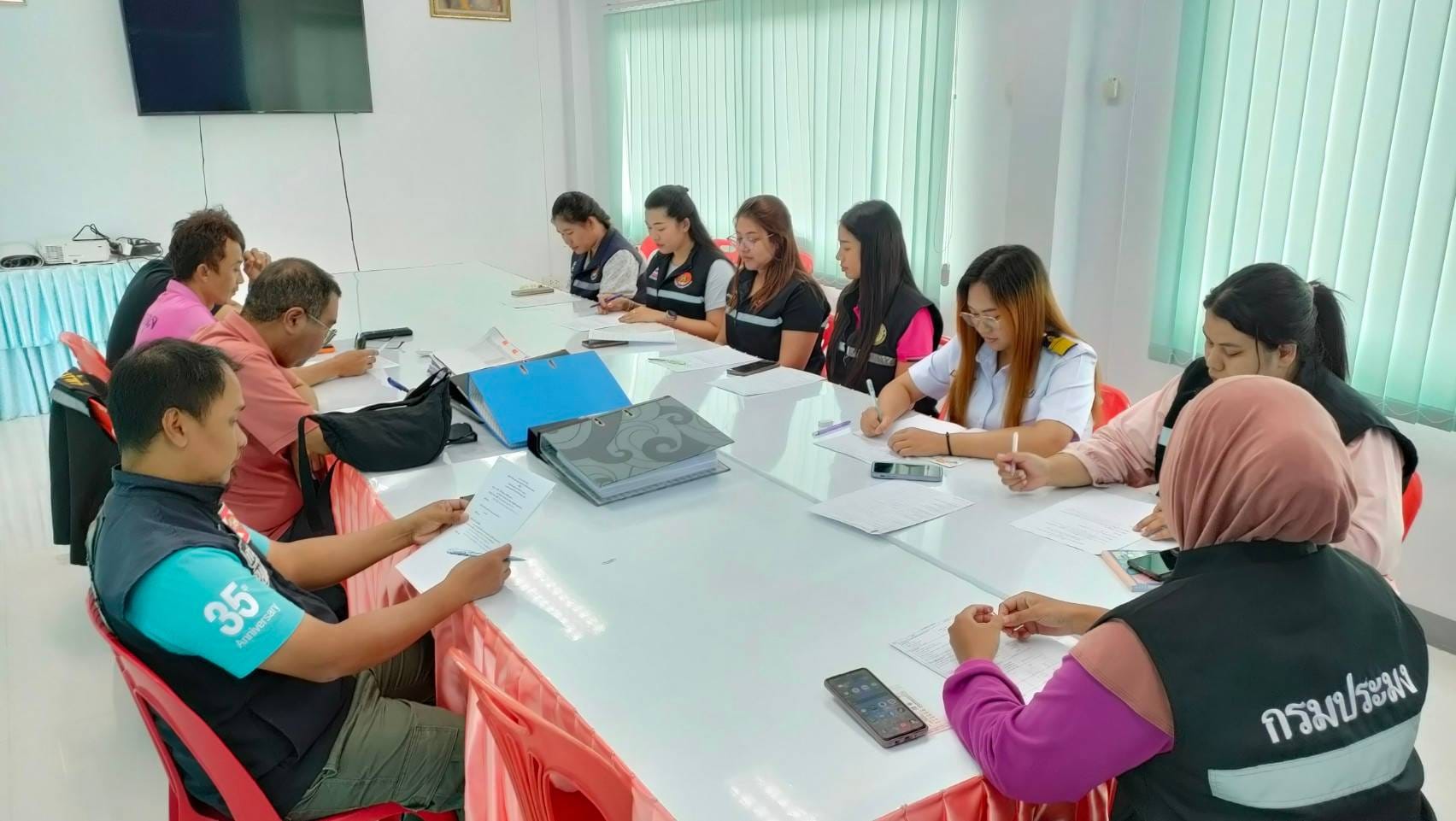 วันที่ 25 มิถุนายน 2567 เวลา 14.30 น. : สำนักงานศูนย์ควบคุมการแจ้งเรือเข้าออกปากบารา จัดประชุมเจ้าหน้าที่ชุดสหวิชาชีพศูนย์ควบคุมการแจ้งเรือเข้าออกปากบาราประจำเดือนมิถุนายน ณ ห้องประชุมศูนย์บริหารจัดการด่านตรวจประมงเขต 9 (สตูล
