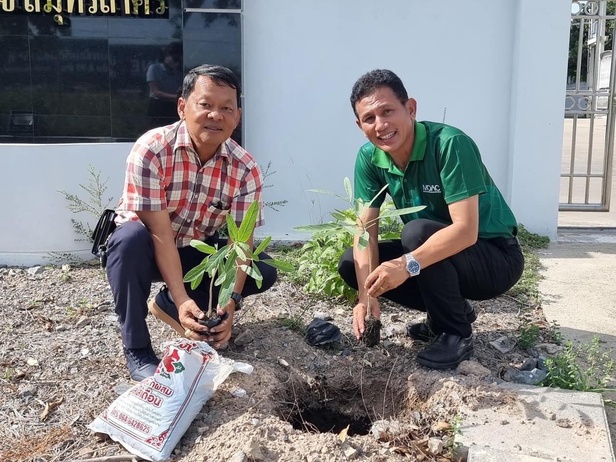 ประมงสมุทรสาครร่วมกับศูนย์บริหารจัดการด้านตรวจประมงเขต 5 (สมุทรสาคร) ปลูกต้นไม้เนื่องในโอกาสวันต้นไม้แห่งชาติ
