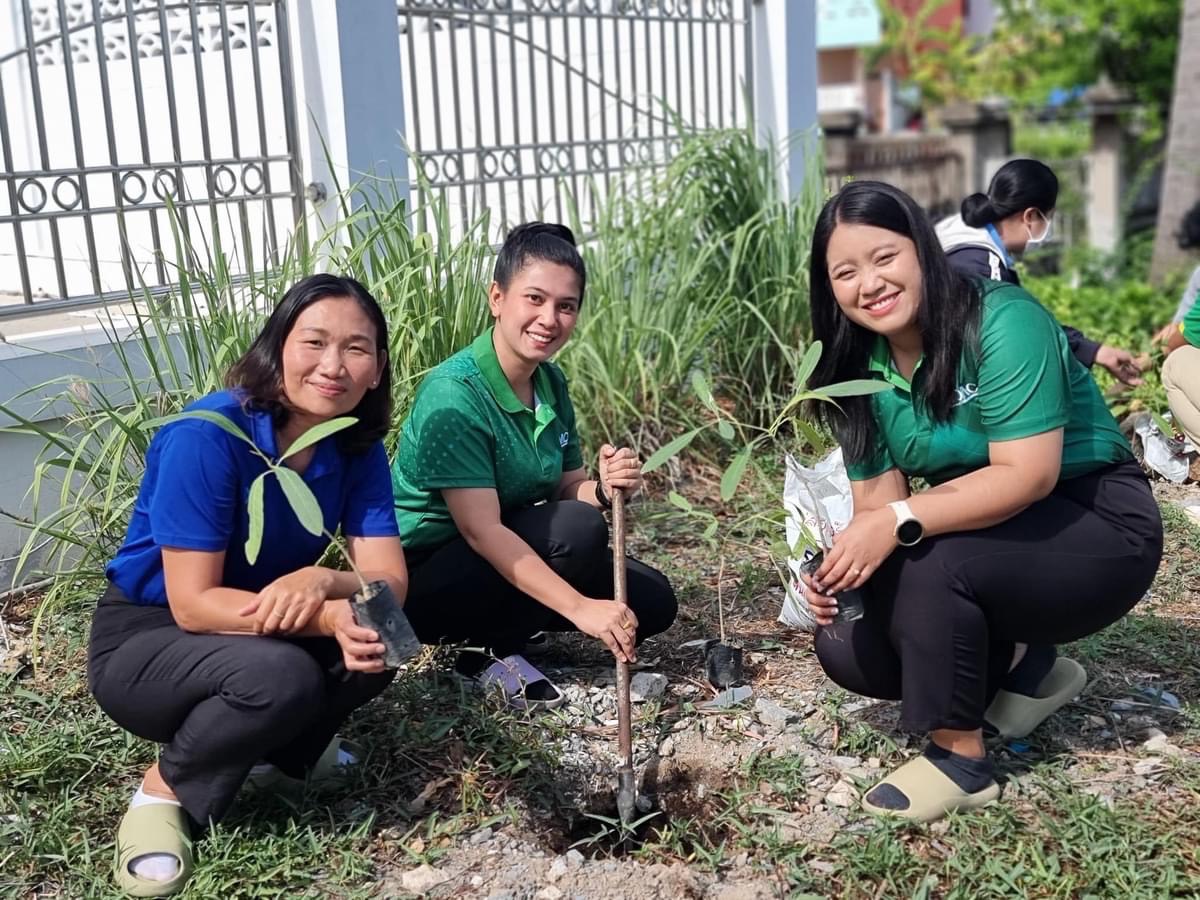 ประมงสมุทรสาครร่วมกับศูนย์บริหารจัดการด้านตรวจประมงเขต 5 (สมุทรสาคร) ปลูกต้นไม้เนื่องในโอกาสวันต้นไม้แห่งชาติ..คลิก