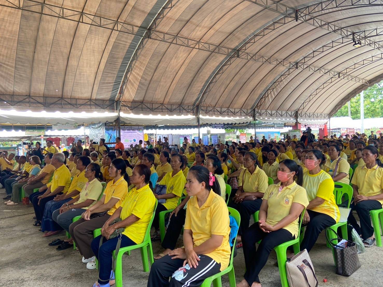 ร่วมพิธีเปิดงาน 