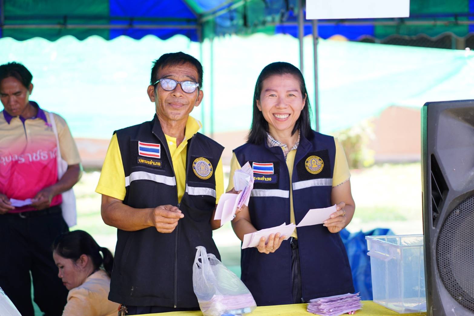 รวมพลังคนหน่วยงานสังกัดกรมประมง ส่งมอบพันธุ์ปลาแก่เกษตรกรภายใต้โครงการช่วยเหลือด้านการประมงเพื่อสร้างแหล่งอาหารโปรตีนราคาถูกกรมประมงประจำปีงบประมาณ 2567  ในโอกาสคณะรัฐมนตรีและคณะลงพื้นจังหวัดอุบลราชธานี..คลิก
