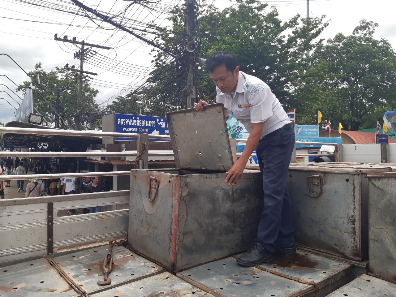 ตรวจสินค้าประมงที่นำเข้า ส่งออก ทางจุดผ่านแดนถาวรบ้านคลองลึก..คลิก