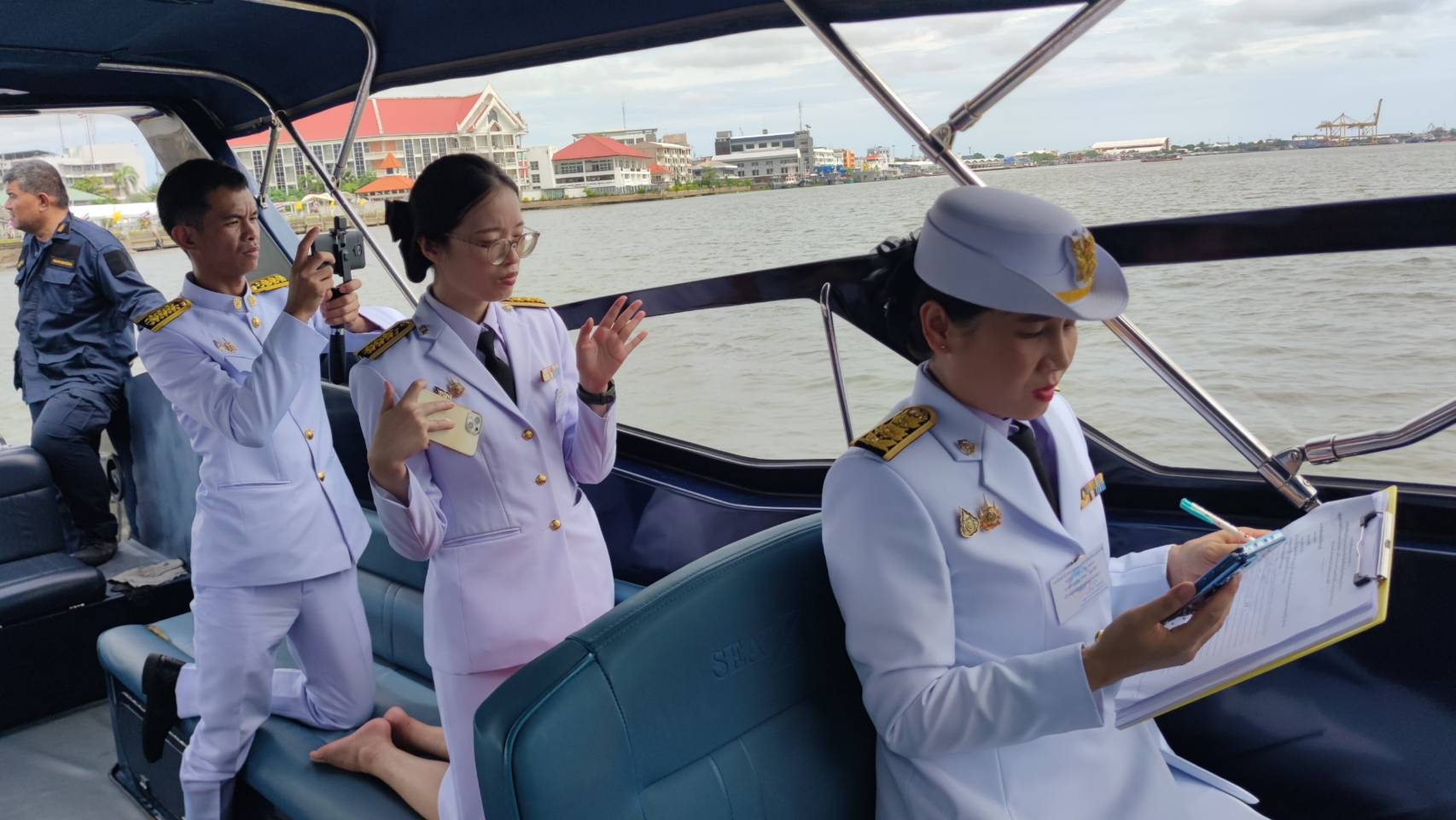 เข้าร่วมพิธีพลีกรรมตักน้ำ เพื่อจัดทำน้ำพระพุทธมนต์ศักดิ์สิทธิ์ เนื่องในโอกาสมหามงคลเฉลิมพระชนมพรรษา 6 รอบ 28 กรกฎาคม 2567..คลิก