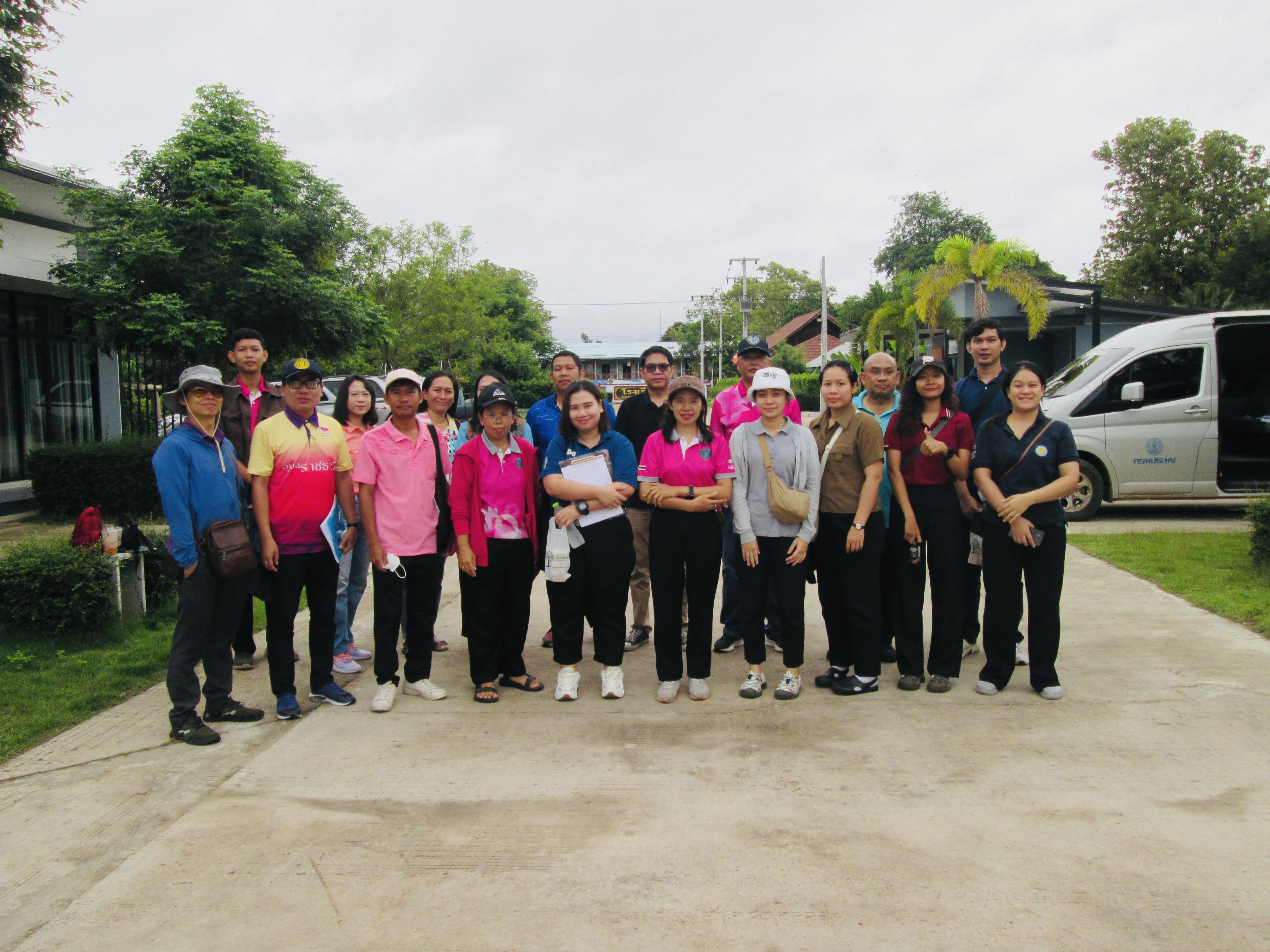 กลุ่มสถิติการประมงลงพื้นที่จังหวัดอุบลราชธานี เพื่อเก็บข้อมูลแต่ละครัวเรือนในพื้นที่ลุ่มแม่น้ำโขง..คลิก