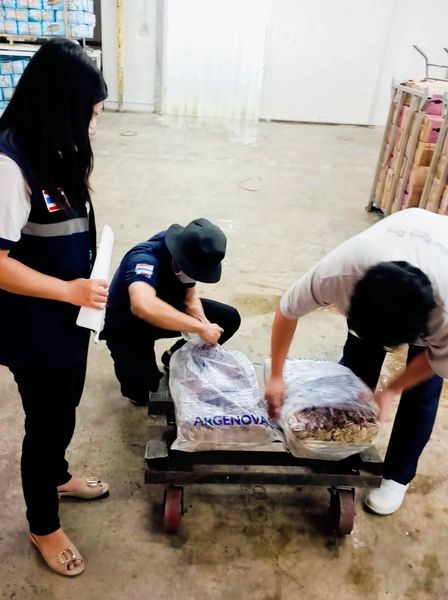 ลงพื้นที่ตรวจสอบสินค้านำเข้าทางตู้คอนเทนเนอร์..คลิก