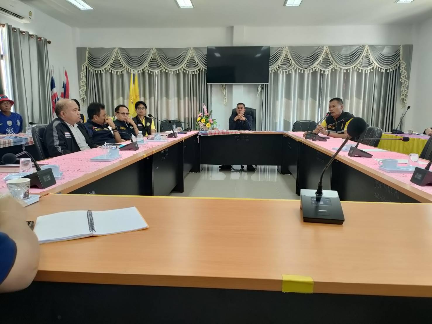 ร่วมตอนรับ นายสุวัฐน์ วงศ์สุวัฒน์ รองอธิบดีกรมประมง และร่วมประชุมหารือแก้ไขปัญหาการทำประมงผิดกฎหมายบริเวณเขื่อนยโสธร - พนมไพร..คลิก