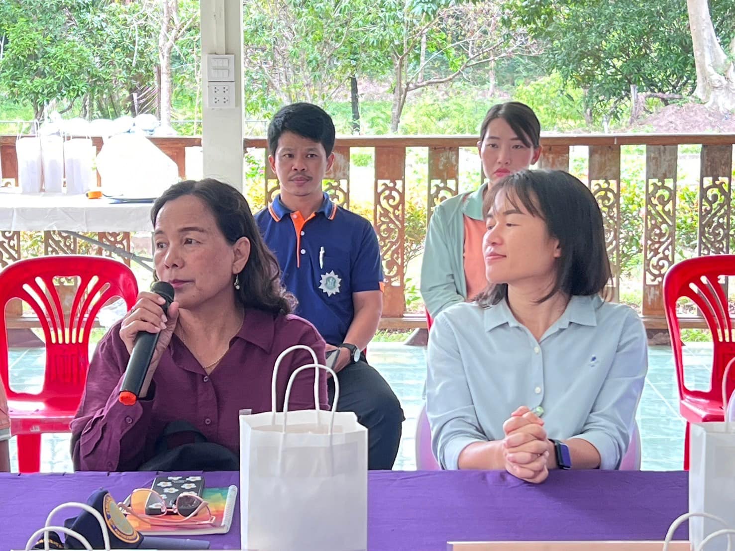 ร่วมนำเสนอข้อมูลและตอบประเด็นข้อซักถามการดำเนินโครงการฟาร์มตัวอย่างตามแนวพระราชดำริ บ้านบ่อหวี..คลิก