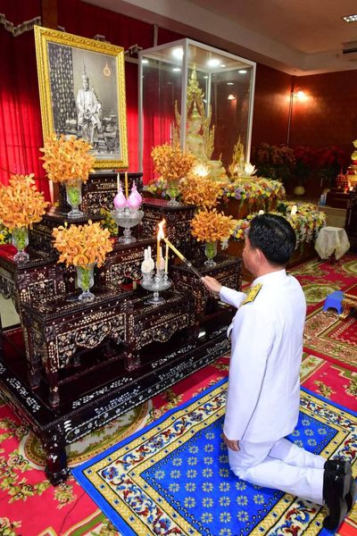 ร่วมพิธีบำเพ็ญกุศลถวายพระราชกุศลแด่พระบาทสมเด็จพระจอมเกล้าเจ้าอยู่หัว พระสยามเทวมหามกุฎวิทยมหาราช เนื่องในอภิลักขิตสมัย 200 ปี