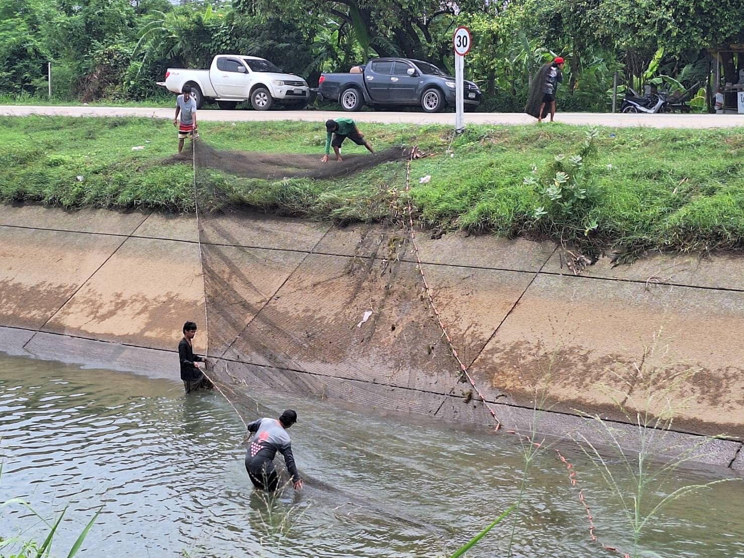 ลงพื้นที่ตรวจป้องปรามห้ามทำการประมงด้วยเครื่องมือทำการประมง