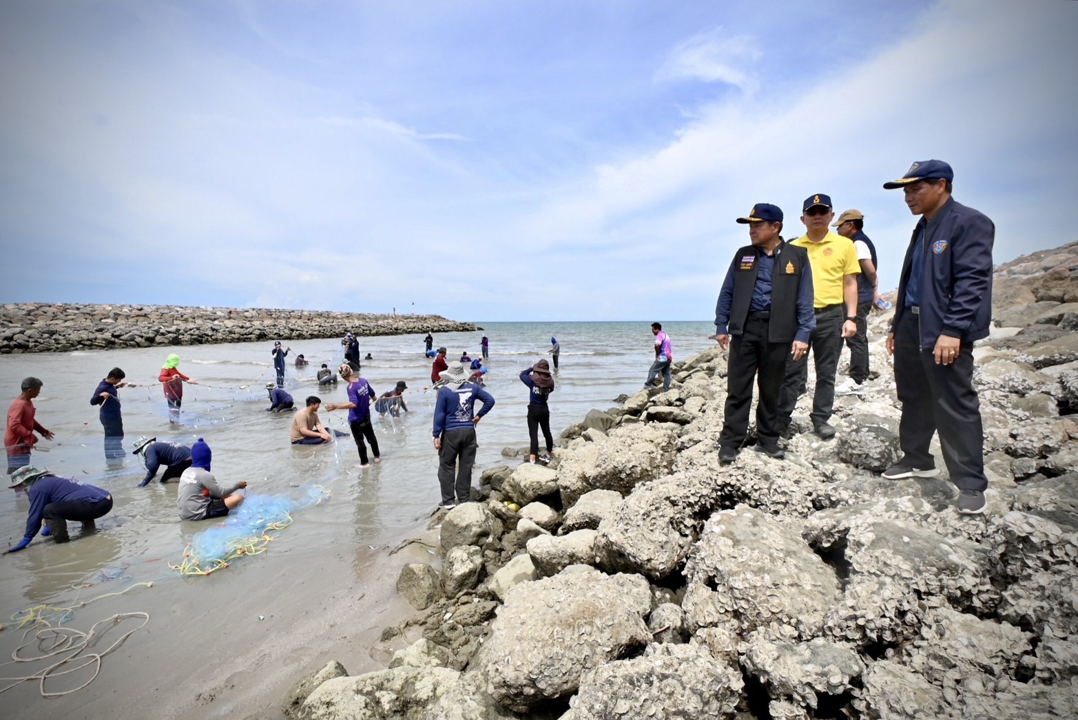 อธิบดีกรมประมง เปิดปฏิบัติการโครงการวิจัยการเหนี่ยวนำชุดโครโมโซม 4n ในปลาหมอคางดำ พร้อมเปิดกิจกรรมลงแขกลงคลองจับปลาหมอคางดำ..คลิก