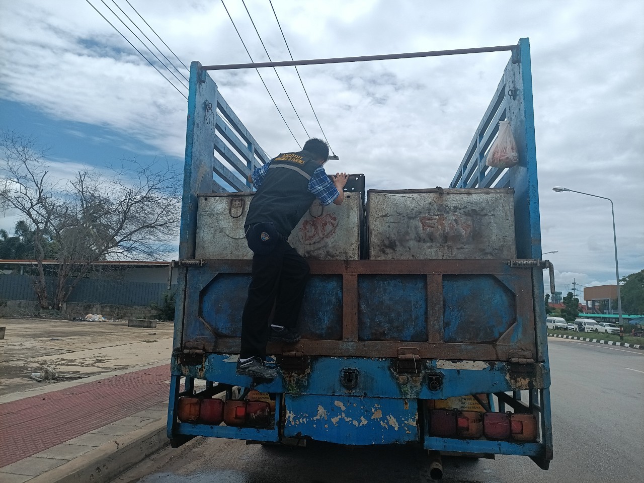 ตรวจสินค้าประมงที่นำเข้า ส่งออก ทางจุดผ่านแดนถาวรบ้านคลองลึก