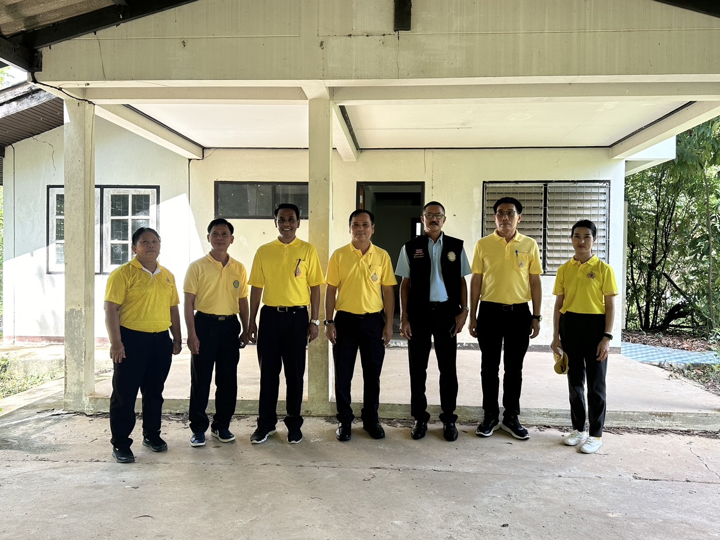 ร่วมกันต้อนรับ นายจรูญศักดิ์ เพชรศรี ผู้ตรวจราชการกรมประมงเขต 14 ในโอกาสลงพื้นที่ตรวจเยี่ยมและตรวจราชการพื้นที่จังหวัดศรีสะเกษ..คลิก