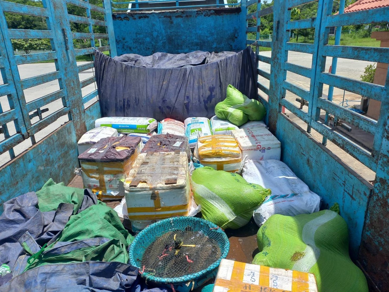 ตรวจสินค้าประมงที่นำเข้า ส่งออก ทางจุดผ่านแดนถาวรบ้านคลองลึก..คลิก