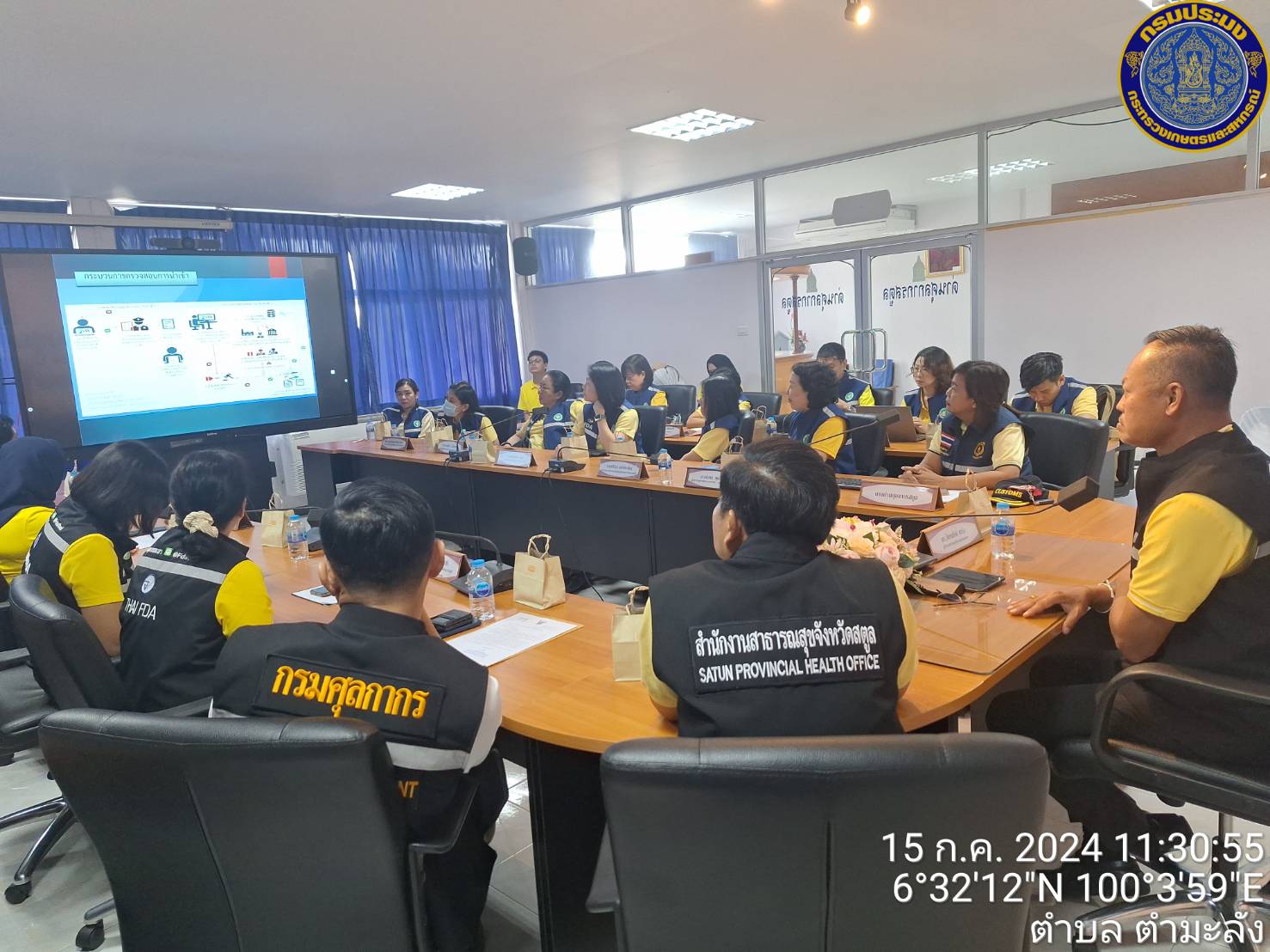 วันที่ 15 กรกฎาคม 2567 : เจ้าหน้าที่ศูนย์บริหารจัดการด่านตรวจประมงเขต 9 (สตูล) ได้เข้าร่วมการประชุมหารือแนวทางการดำเนินงานด่านอาหารและยาร่วมกับภาคีเครือข่าย ของสำนักงานคณะกรรมการอาหารและยา เพื่อบูรณาการการทำงานให้การเฝ้าระวังการนำเข้าผลิตภัณฑ์สุขภาพมีประสิทธิภาพเป็นไปในทิศทางเดียวกัน และเป็นการคุ้มครองความปลอดภัยแก่ผู้บริโภคและอำนวยความสะดวกให้แก่ผู้นำเข้า ณ ด่านศุลกากรสตูล ต.ตำมะลัง อ.เมือง จ.สตูล..คลิก