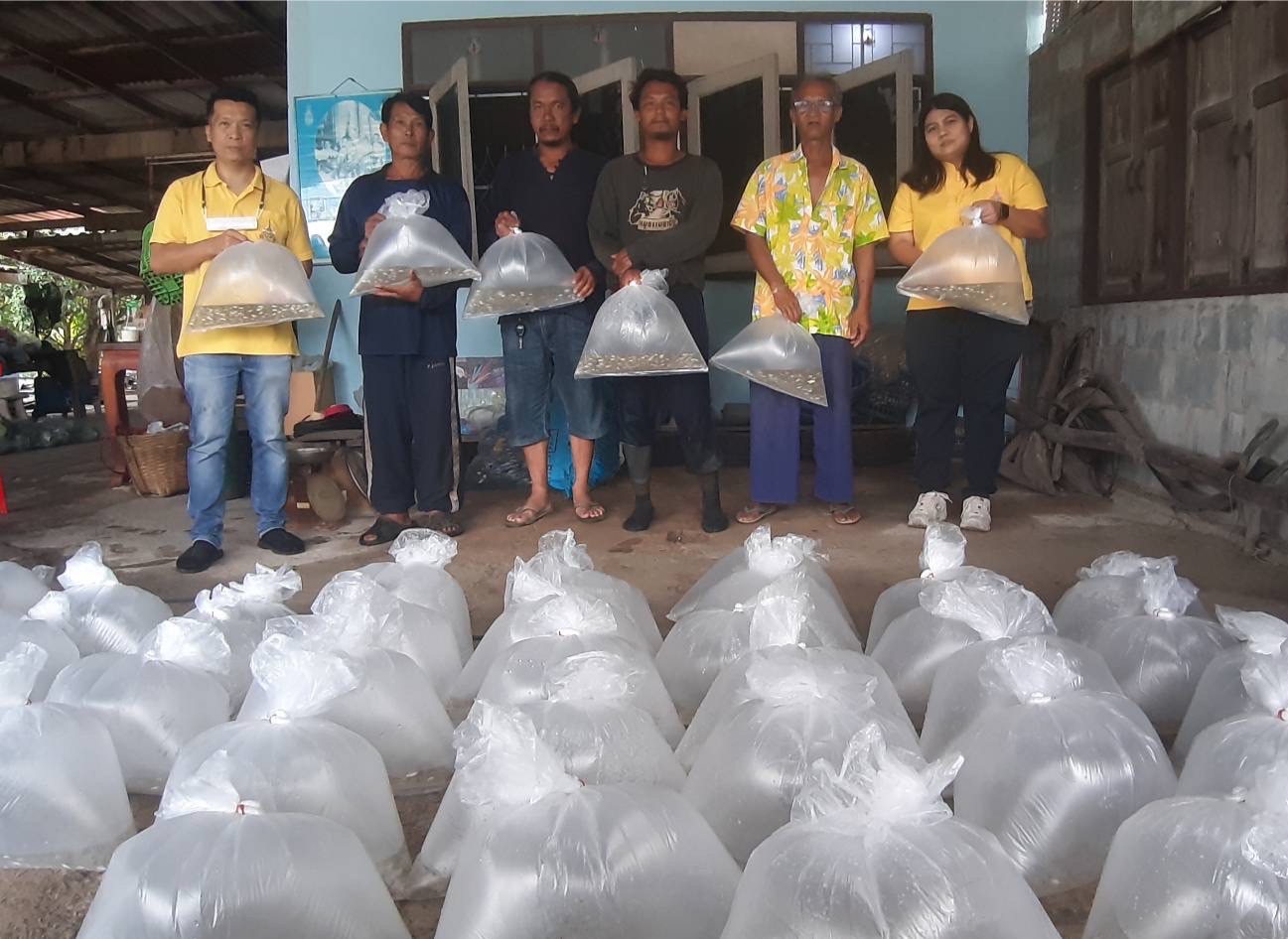 (อ.บางกรวย) ส่งมอบพันธุ์ปลาให้กับเกษตรกร ที่เข้าร่วมศูนย์เรียนรู้การเพิ่มประสิทธิภาพการผลิตสินค้าเกษตร จังหวัดนนทบุรี ประจำปี 2567..คลิก