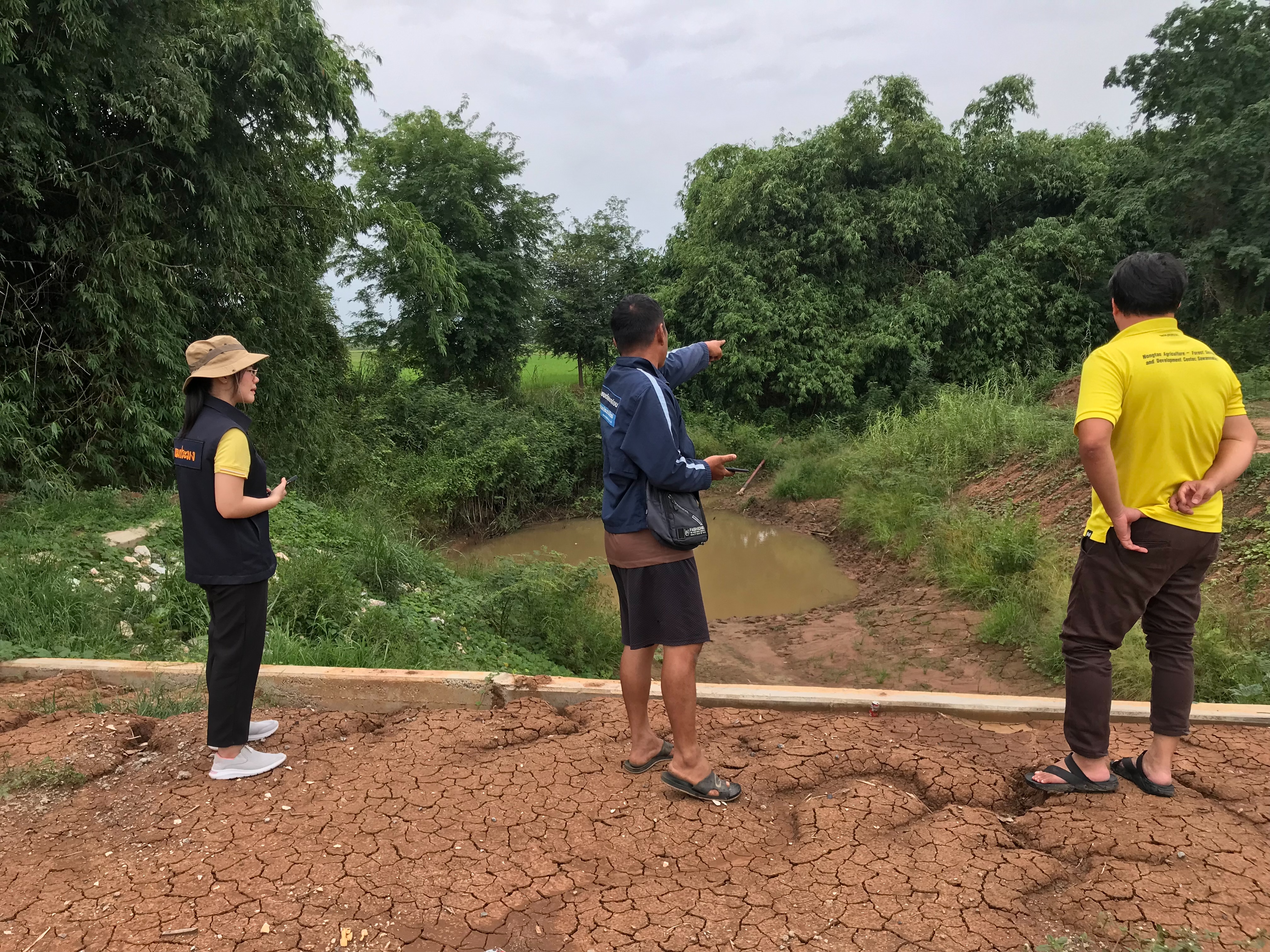 รับฟังปัญหาที่เกิดจากการดำเนินโครงการระบบระบายน้ำคลองเกล็ด  หมู่ 7 ตำบลเกรียงไกร อำเภอเมืองนครสวรรค์ จังหวัดนครสวรรค์