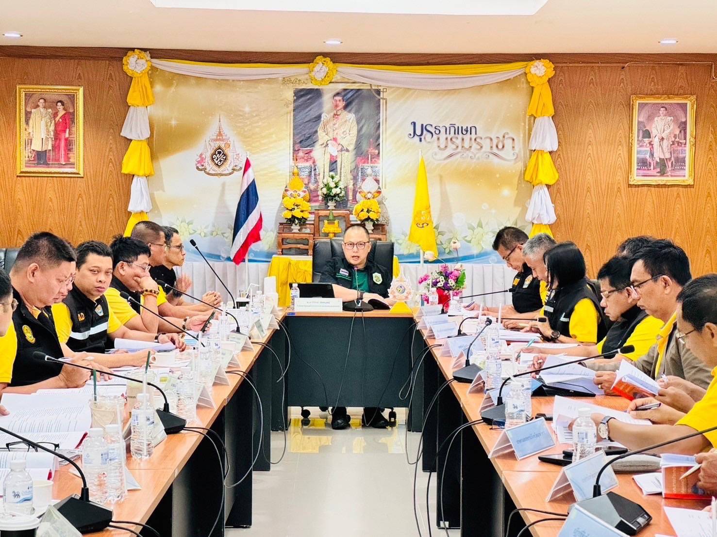 พันเอกรวิรักษ์ สัตตบุศย์ ที่ปรึกษารัฐมนตรีว่าการกระทรวงเกษตรและสหกรณ์ (ผู้บังคับการหน่วยเฉพาะกิจพญานาคราช) เป็นประธานการประชุมบูรณาการการขับเคลื่อนการป้องกันและปราบปรามสินค้าทางการเกษตรผิดกฎหมายทั้งในประเทศ และการลักลอบเข้าสู่ราชอาณาจักรไทย..คลิก