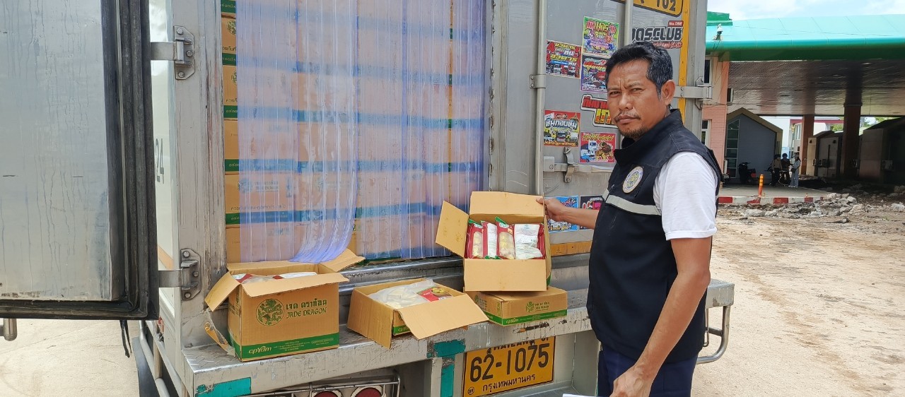 ตรวจสินค้าประมงที่นำเข้า ส่งออก ทางจุดผ่านแดนถาวรบ้านคลองลึก