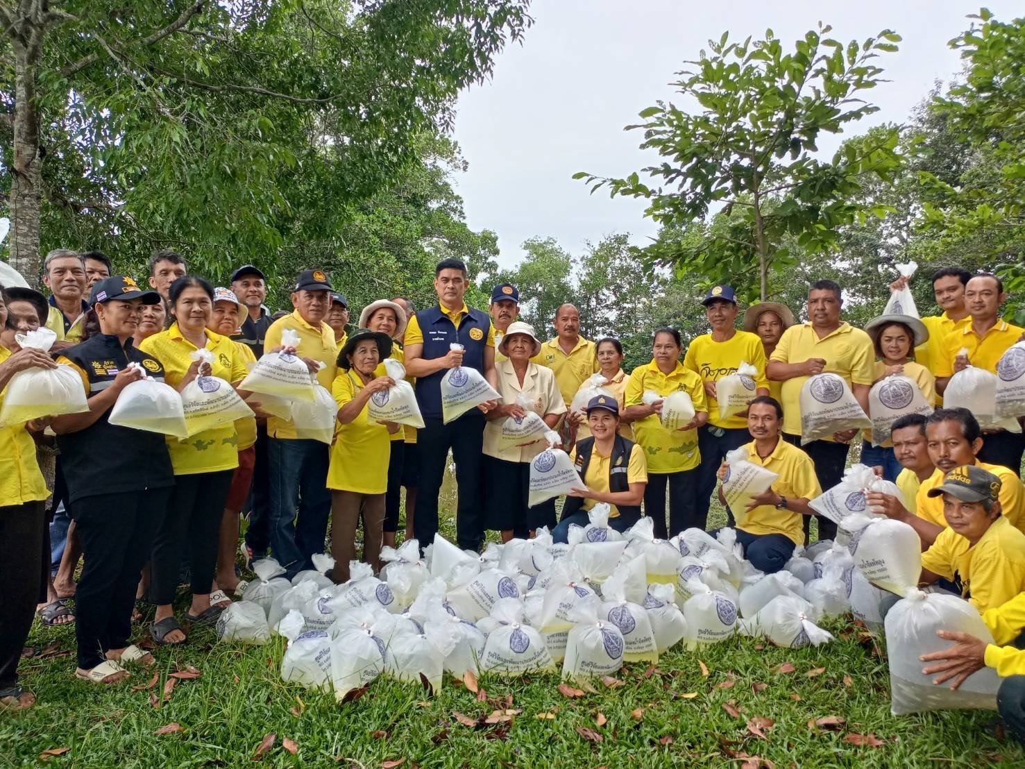 ประมงอำเภอป่าบอน ร่วมกับหัวหน้าส่วนราชการ  ผู้บริหารองค์กรปกครองส่วนท้องถิ่น กำนัน ผู้ใหญ่บ้านฯ และประชาชนในพื้นที่ ปล่อยพันธุ์ปลากินพืชและกุ้งก้ามกราม ลงในแหล่งน้ำคลองท่าดินแดง  หมู่ที่ 6 ตำบลป่าบอน และคลองป่าบอน หมู่ที่ 2 ตำบลวังใหม่ อำเภอป่าบอน  จังหวัดพัทลุง เพื่อเฉลิมพระเกียรติพระบาทสมเด็จพระเจ้าอยู่หัว เนื่องในโอกาสมหามงคลเฉลิมพระชนมพรรษา 6 รอบ 28 กรกฎาคม 2567..คลิก