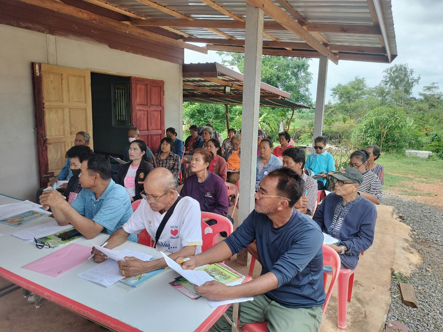 สำนักงานประมงอำเภอนากลาง ติดตามการดำเนินกิจกรรมรวบรวมลูกปลาตะเพียนขาวของศูนย์เรียนรู้การเพิ่มประสิทธิภาพการผลิตสินค้าเกษตร ที่เพาะด้วยชุดเพาะพันธุ์ปลาเคลื่อนที่ (Mobile hatchery) เพื่อจำหน่าย..คลิก